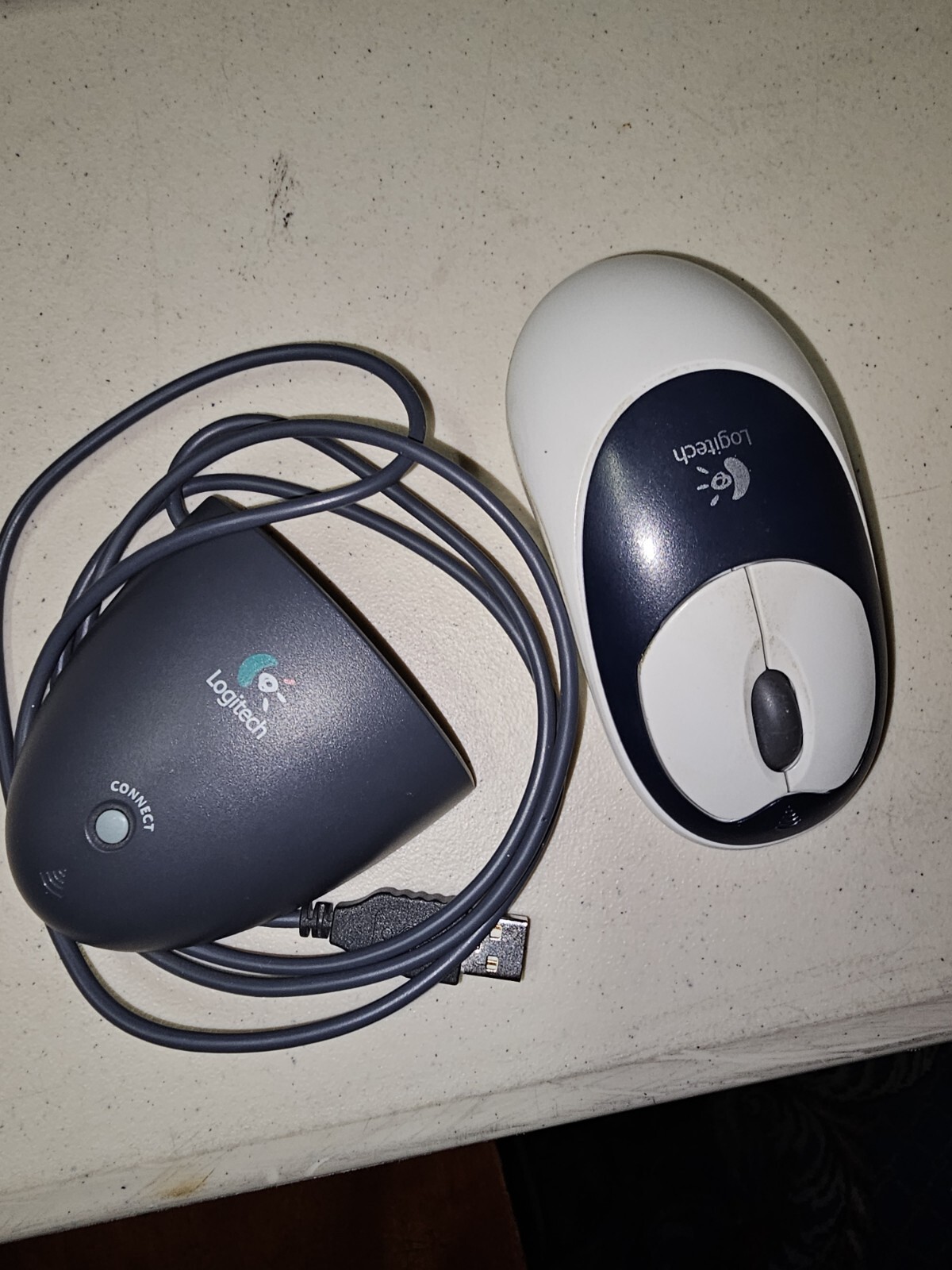 Genuine Logitech 851390-0000 M-RN67 White 2-Button Cordless USB Mouse W/ Dongle 