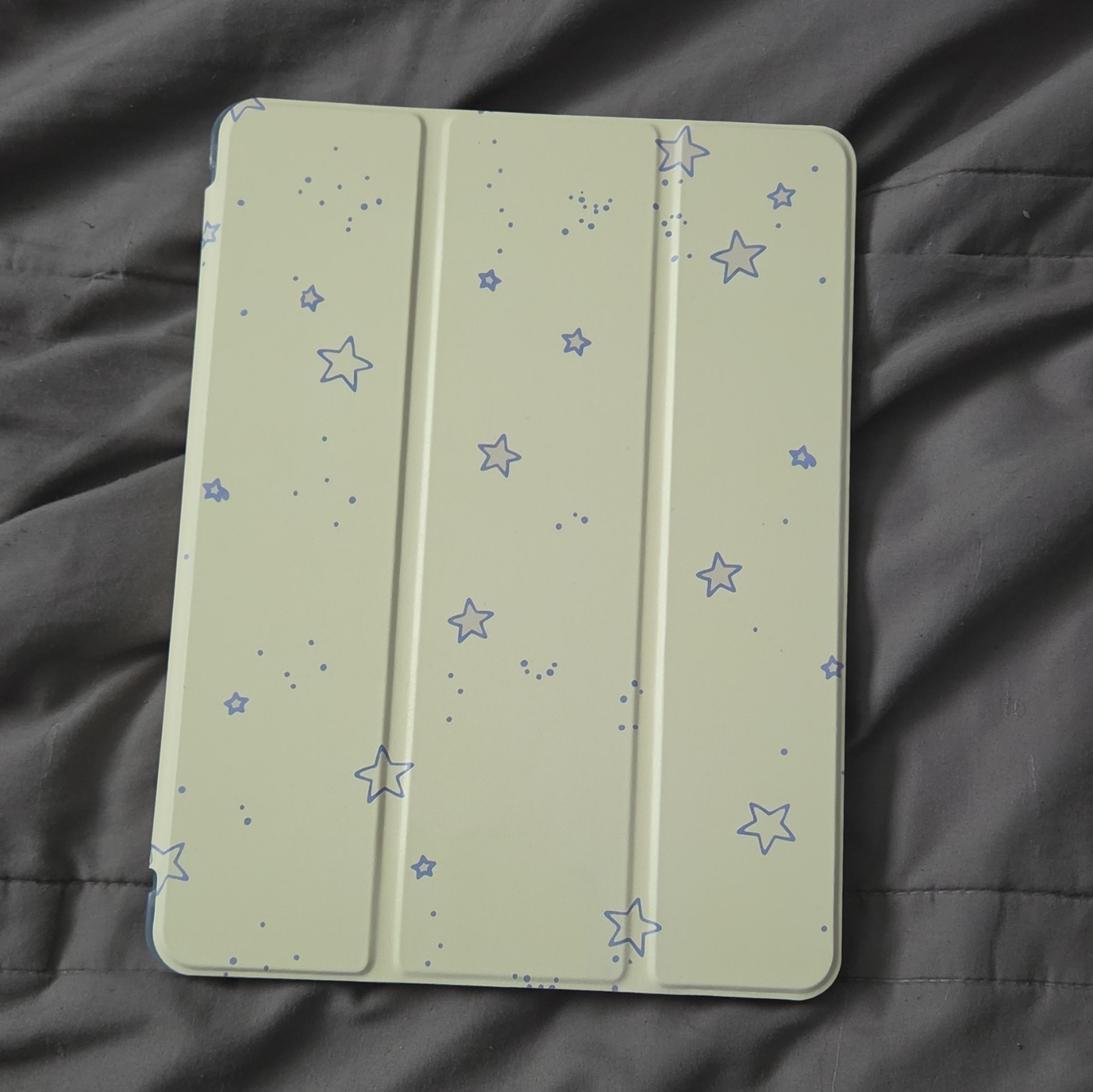 iPad Folding Folio Case Cover w/ Integrated Stand, White/Blue Star Pattern