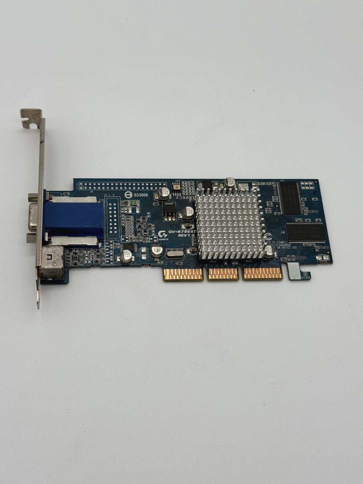GIGABYTE Radeon 7000 DirectX 7 GV-R7064T 64MB 64-Bit DDR AGP 2X/4X Video Card