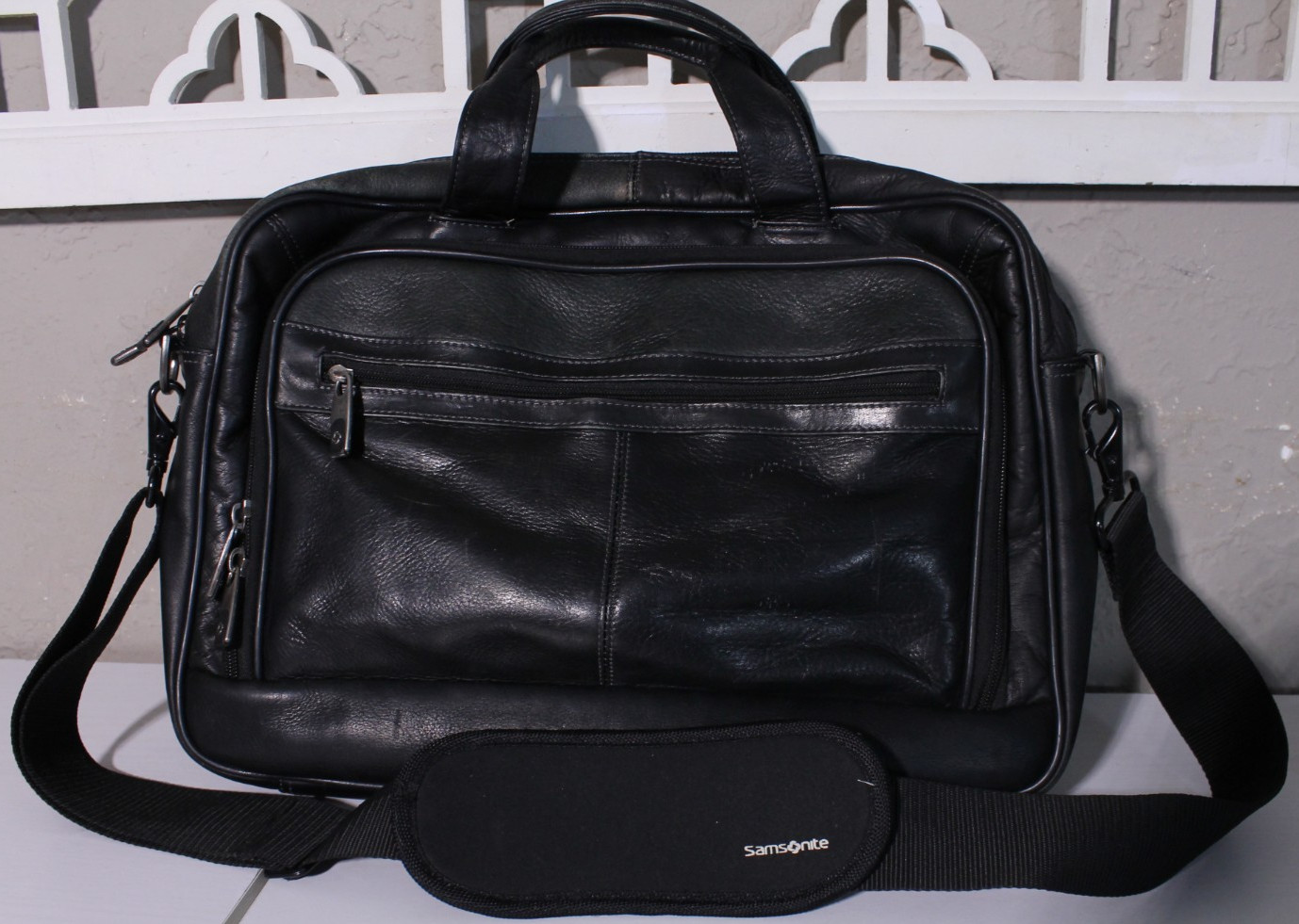 Samsonite Black Leather Briefcase Laptop Business Bag Expandable Black 16x13x4