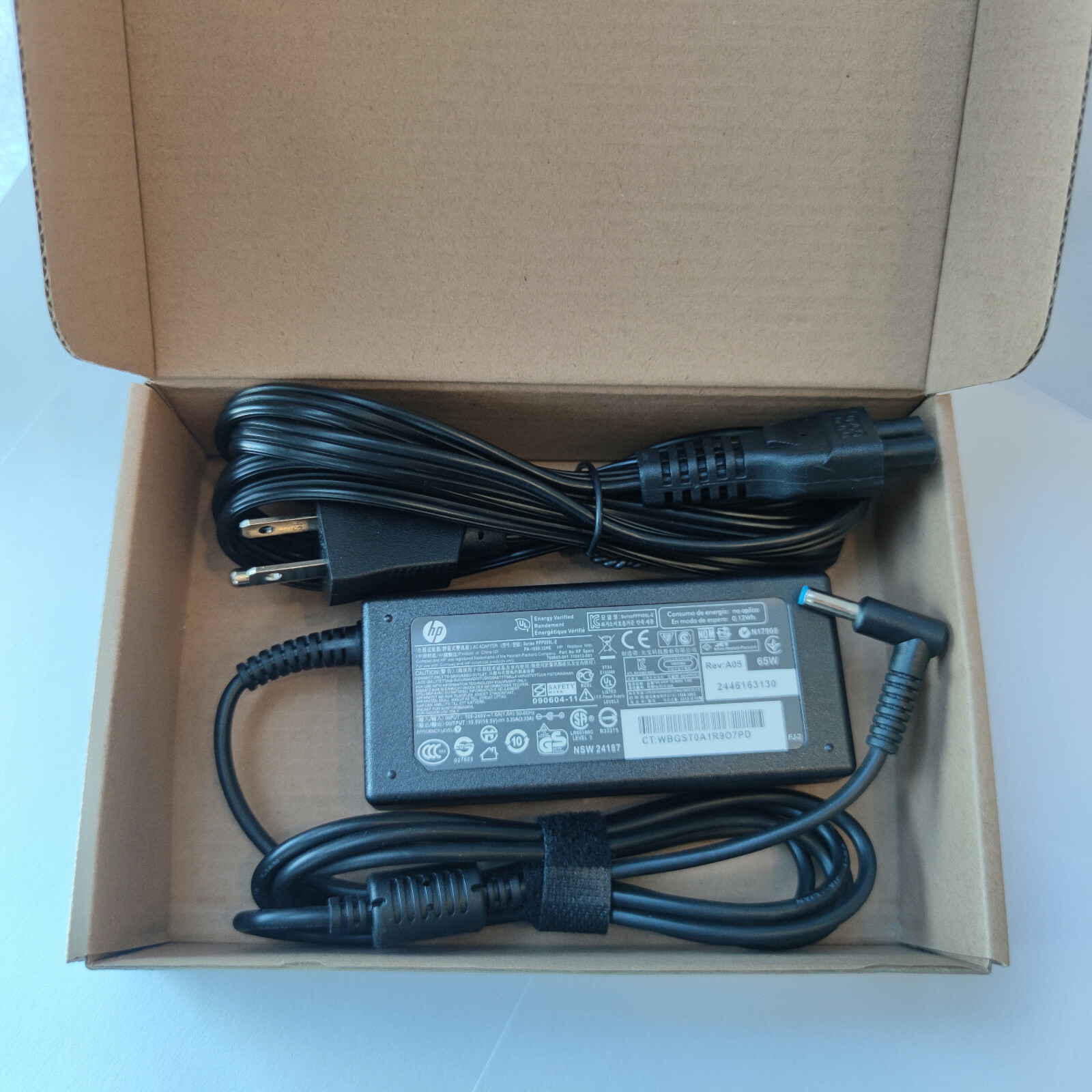 Genuine OEM 65W HP AC Adapter Charger blue tip 19.5V 3.33A Pavilion 710412-001