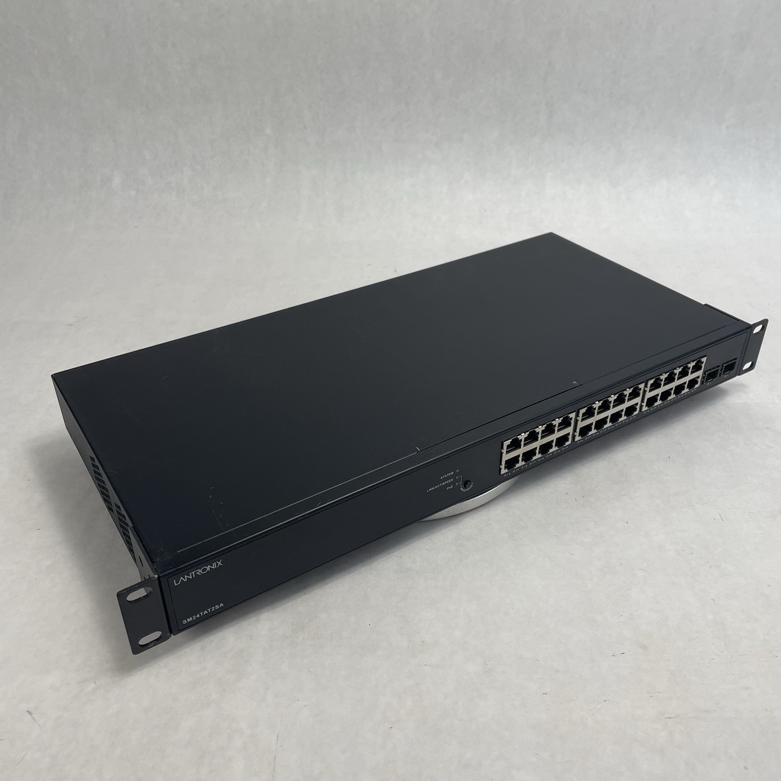 Lantronix SM24TAT2SA-VT 24-Port Managed Gigabit Ethernet PoE+ Tested & Reset