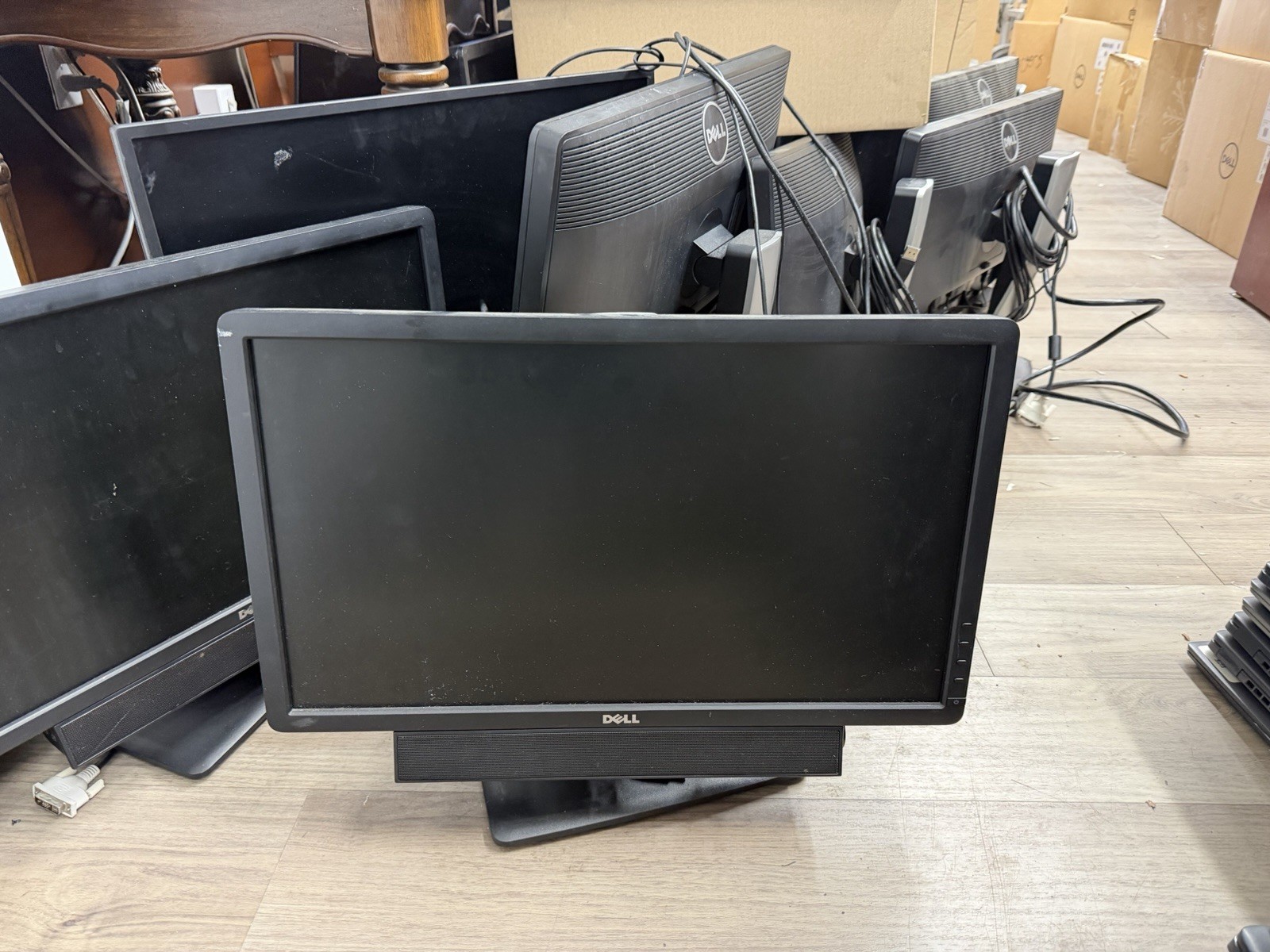 Dell P2212HB 22" 1920 x 1080 LCD Widescreen Monitor W Stand. W/speaker Bar