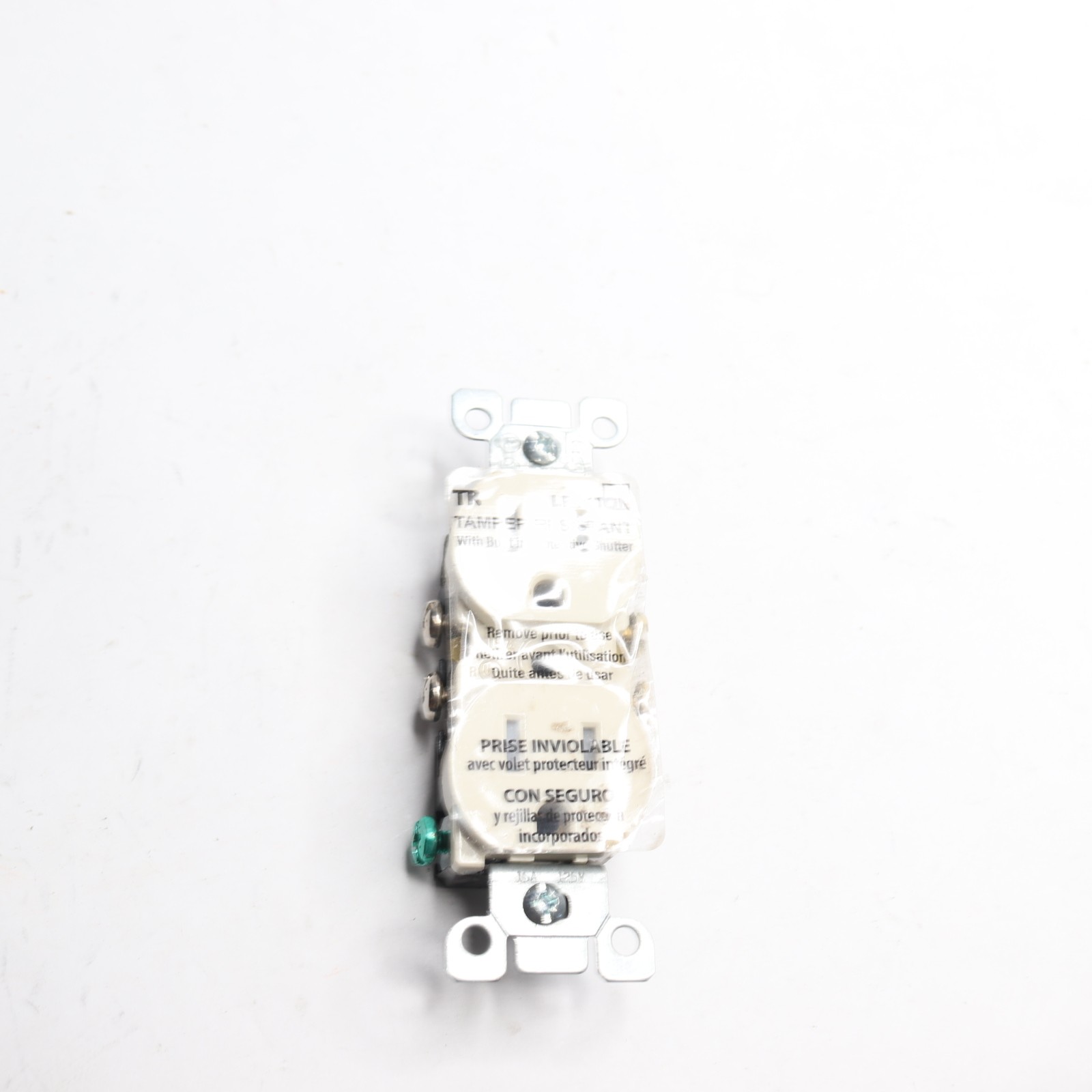 Leviton Duplex Receptacle 2-Pole 15 A 125 V Push-In Side Wiring NEMA: 5-15R Lig