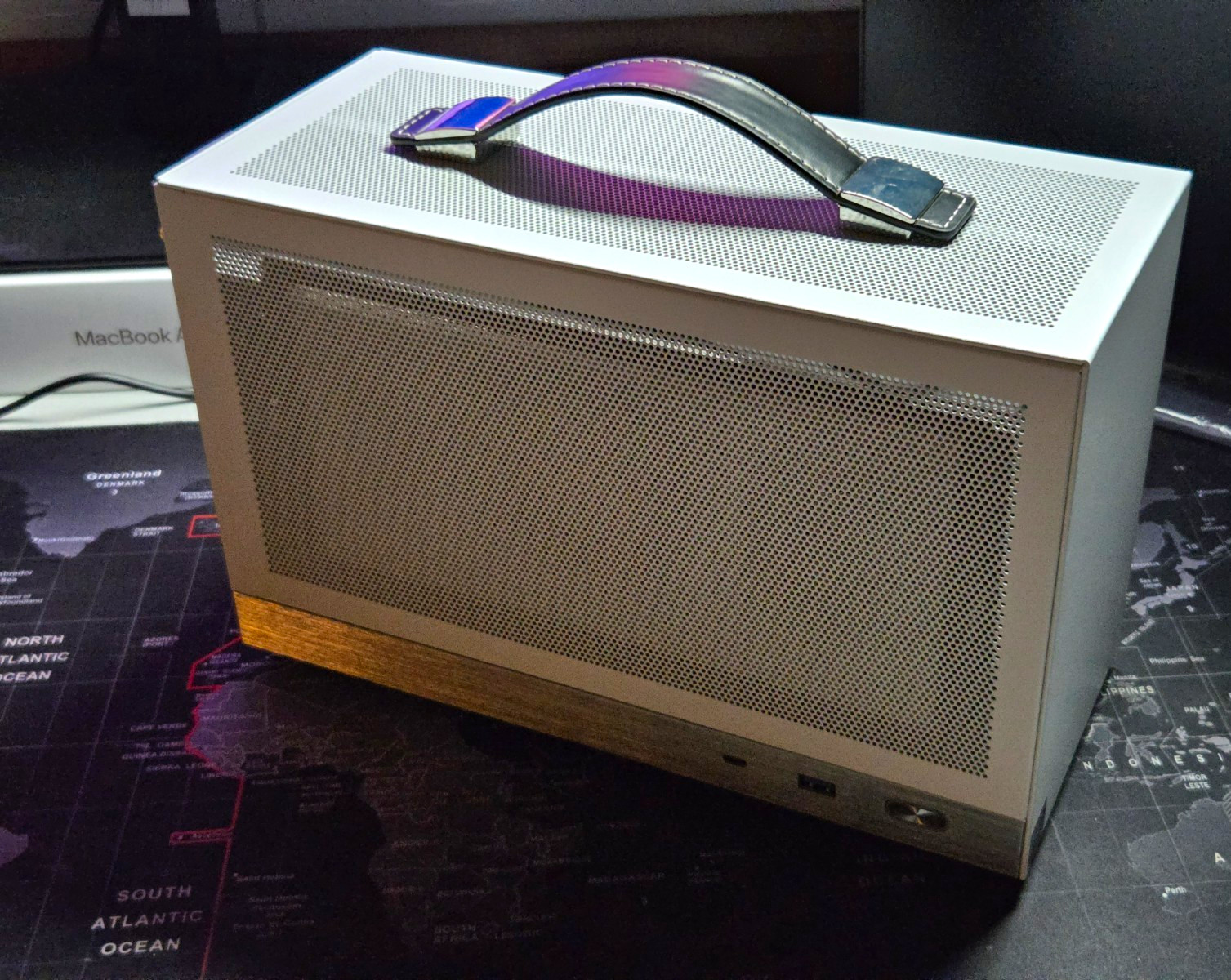 Custom Mini Gaming PC | 9600X | 9060XT 16GB | 32GB DDR5 | 1TB SSD | 8.1L Case