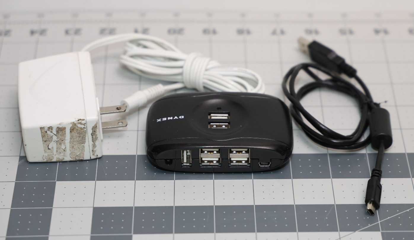 Dynex 7-Port USB Hub w/ Power Adapter and Cable | PB3