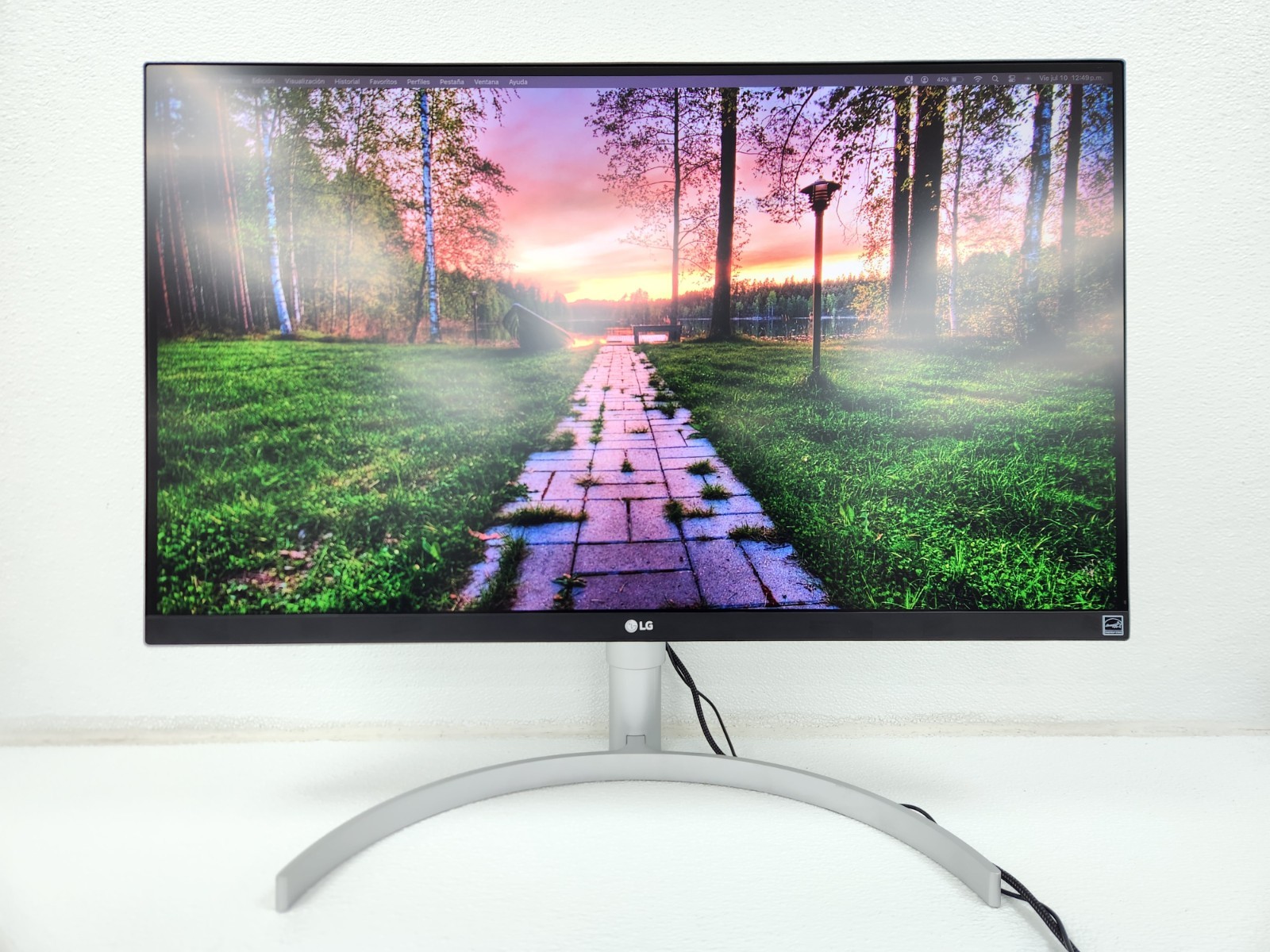 LG 27BL85U-W 27" 4K IPS UHD (3840x2160) Monitor with USB Type-C With Stand