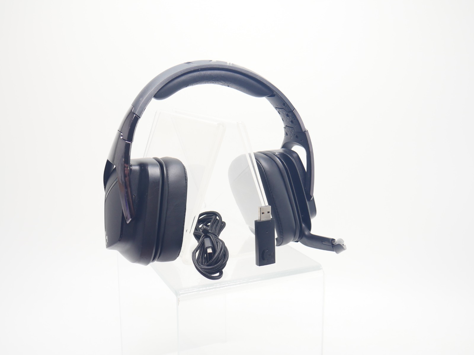 Logitech G935 Wireless 7.1 Surround Sound LIGHTSYNC RGB Gaming Headset W/ Dongle