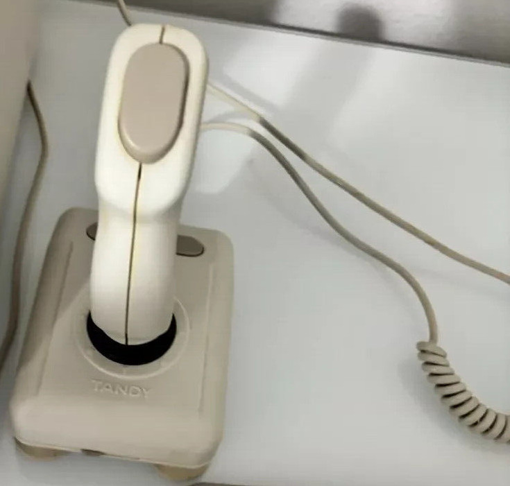 VTG Radio Shack Tandy 1000 + Pistol Grip 26-3123 4 Button Joystick Controller