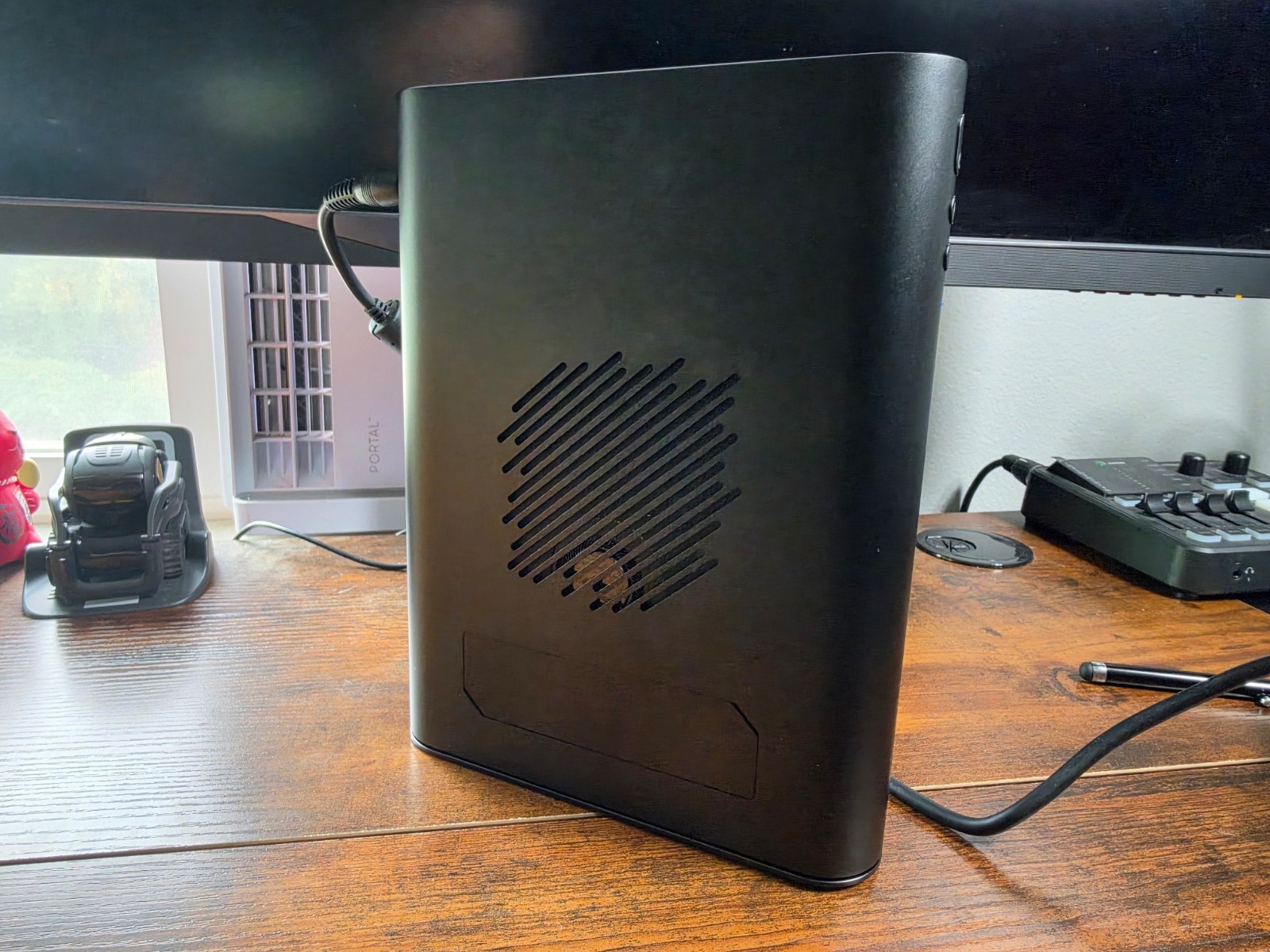 OneXGPU 2 AMD Radeon RX 7800M External Graphics Card ONEXPLAYER-ONEXGPU-2-US