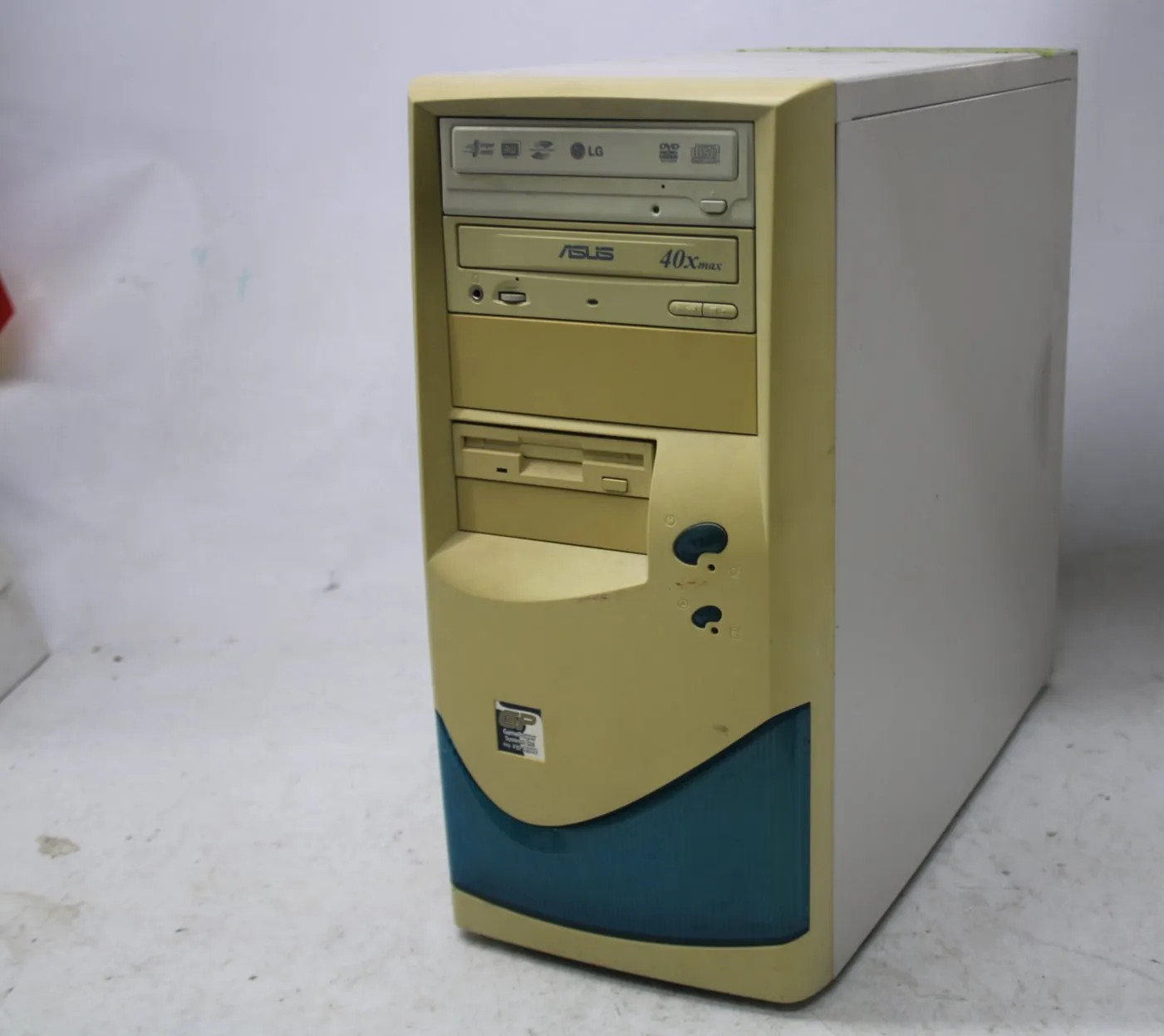 PC Vintage Beige + Teal Computer Windows XP - Powers on - ASUS V8440 128 MB -...