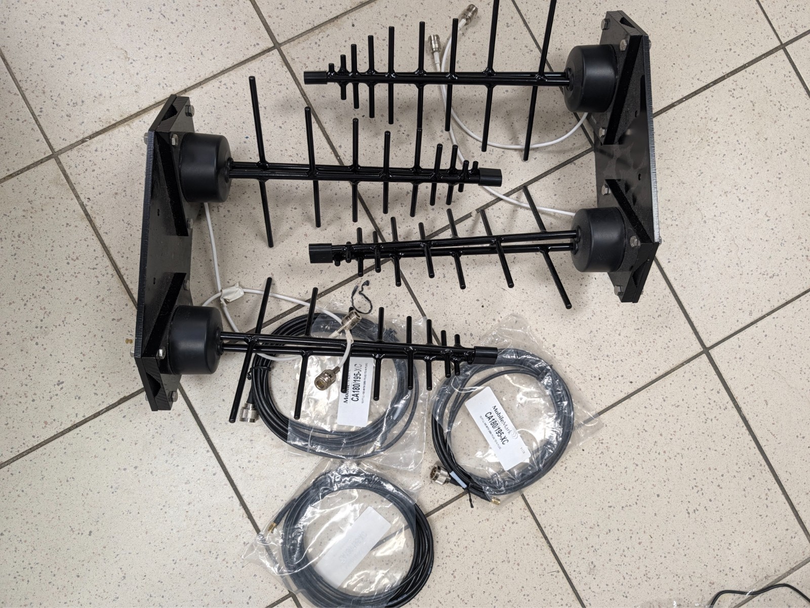 Lot of 2 Mobile Mark Y42700WB-2X MIMO Yagi Antenna 600-6000MHz 14dBi + 3 Cables