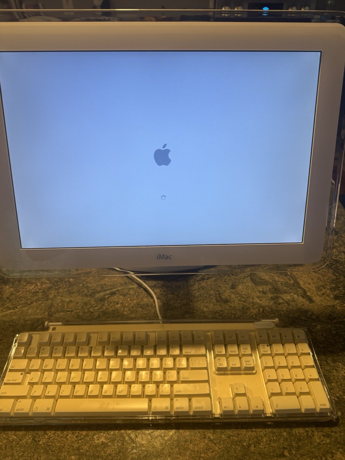 Apple iMac G4 15in All-in-One PowerPC G4 800MHz 256MB 80GB HDD Mac OS X White