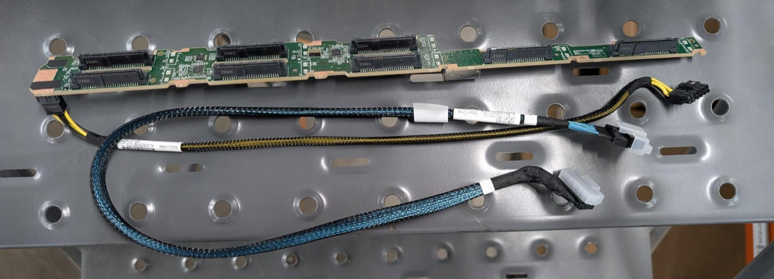 HPE DL360 G11 8SFF x1 U.3 TM Back Plane Kit P48895-B21