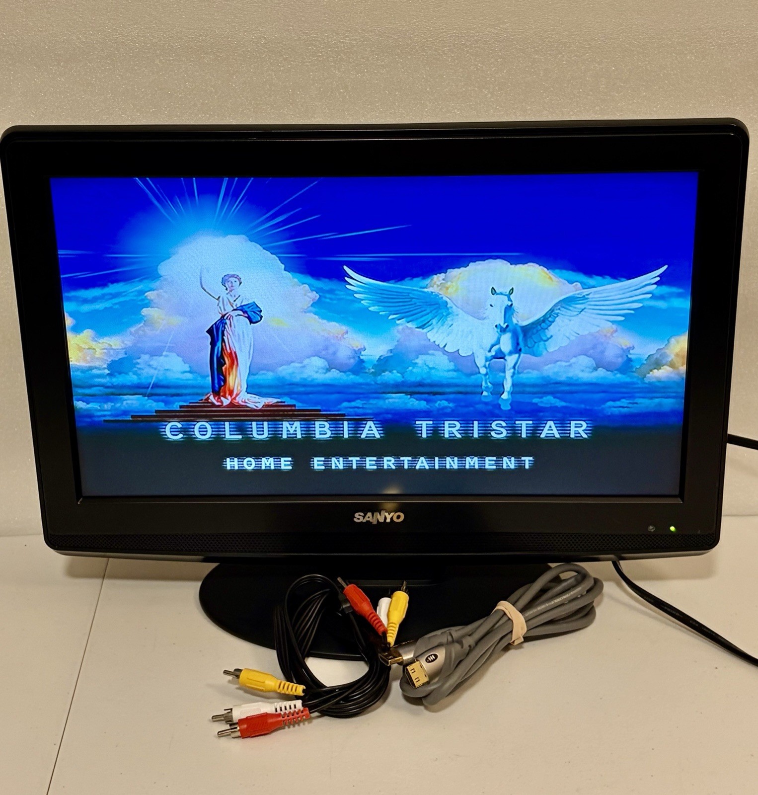 Sanyo DP19649 19” 720p HD LCD TV HDMI VGA Retro Gaming Tested Works No Remote