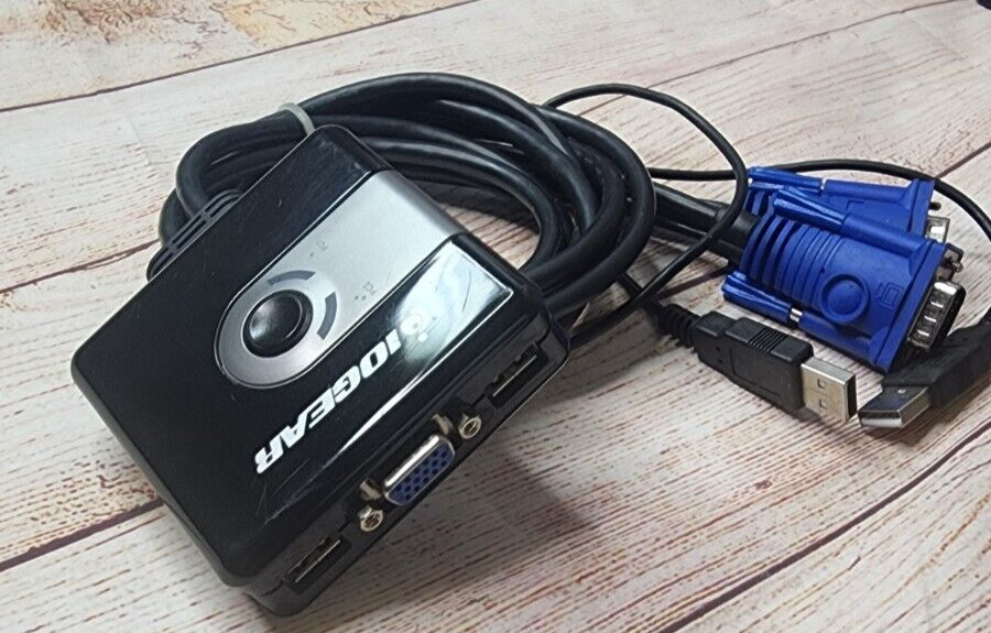 IOGEAR  (GCS42UW6) 2-Ports External VGA KVM switch USB