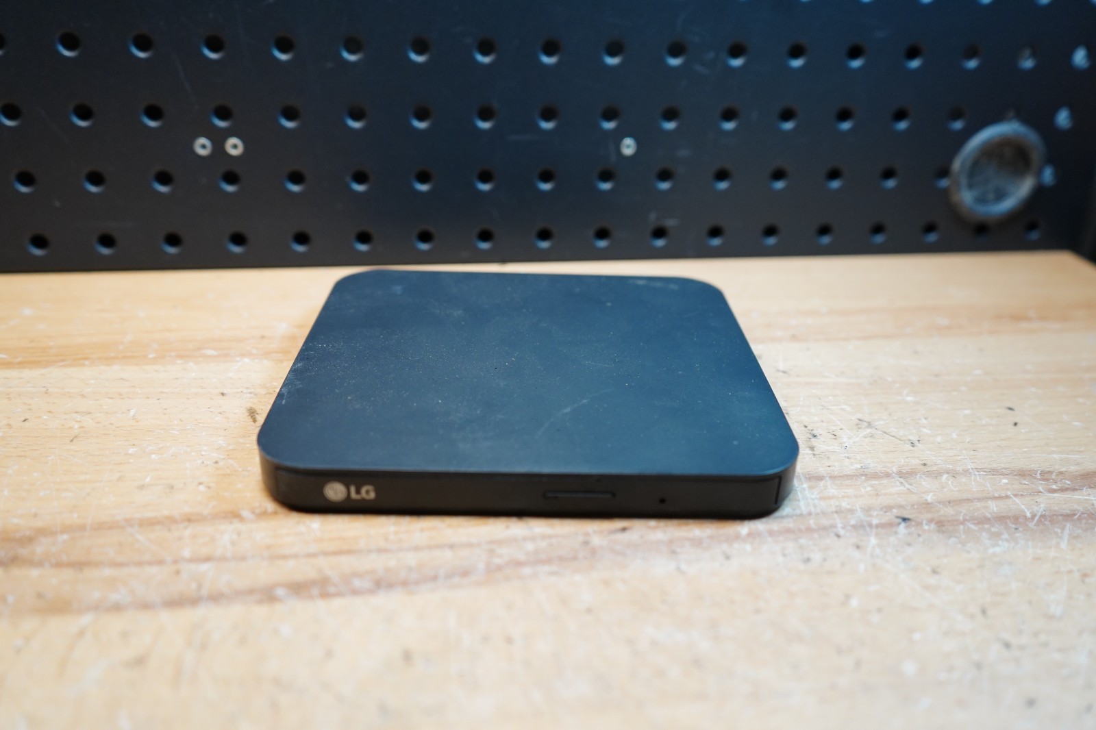 (D) LG SP80NB80 Ultra Slim Portable External DVD Writer Burner USB No Cord
