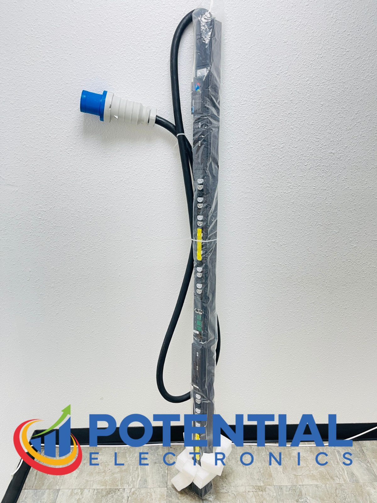 USED - Server Technology C2W42CE-DQME2M00 42-Outlets PDU - Switched / P