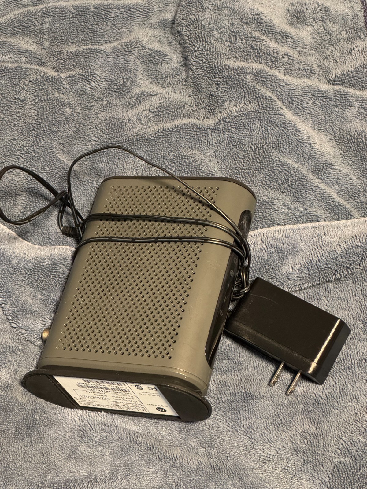 Motorola MB742010 686mbps DOCSIS 3.0 Cable Modem - Used and Functional