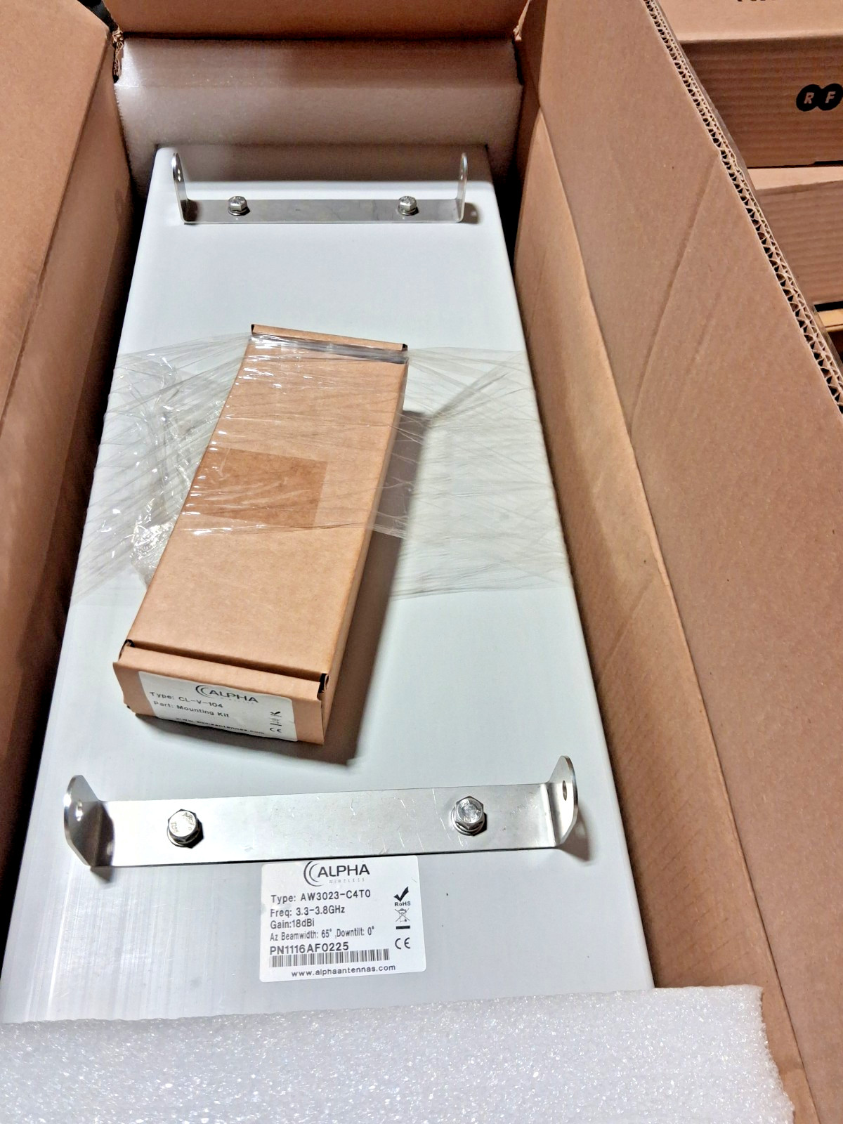 Alpha Wireless  AW3023-C4T0 Antenna 3.3-3.8GHz,18dBi,65deg,4 ports New