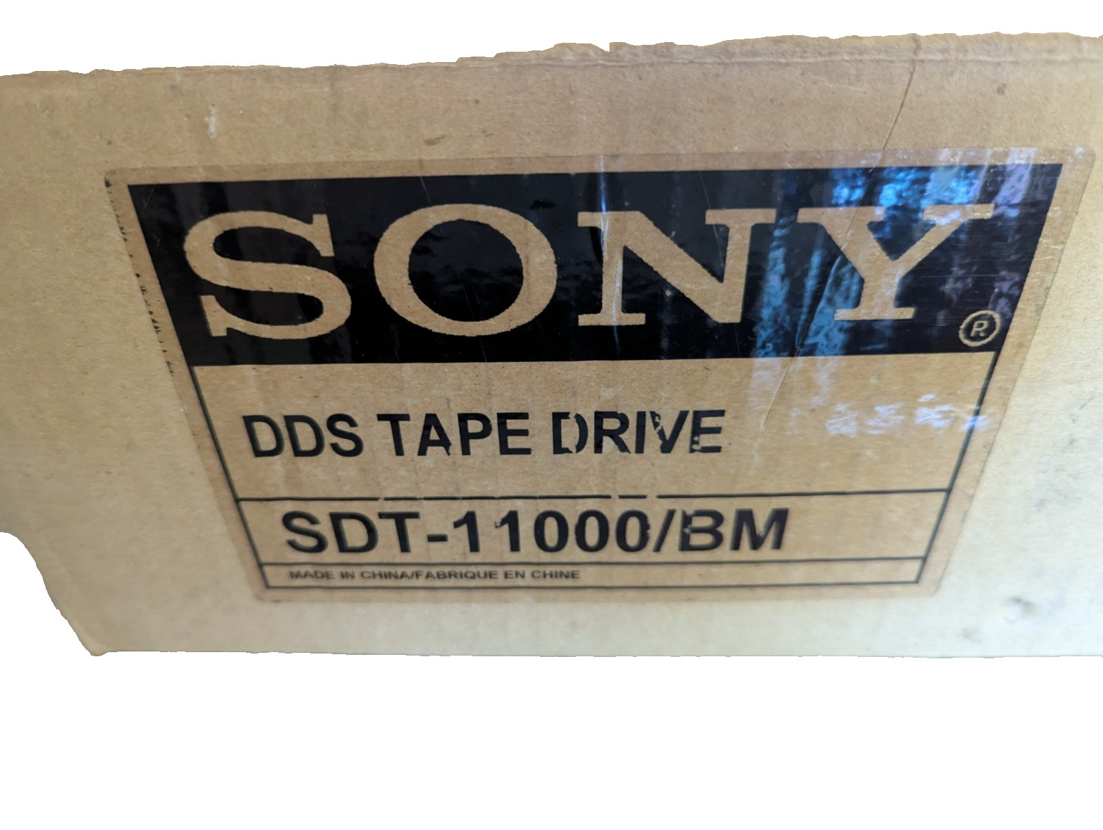 Sony SDT-11000 DAT/DDS4 20GB/40GB 5.25" Internal SCSI LVD Beige Tape Drive