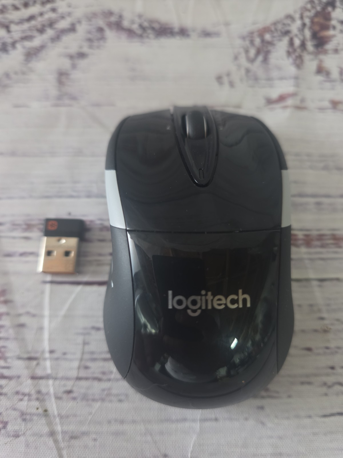 Logitech M525 Wireless Mouse Black Color With Computer Dongle 