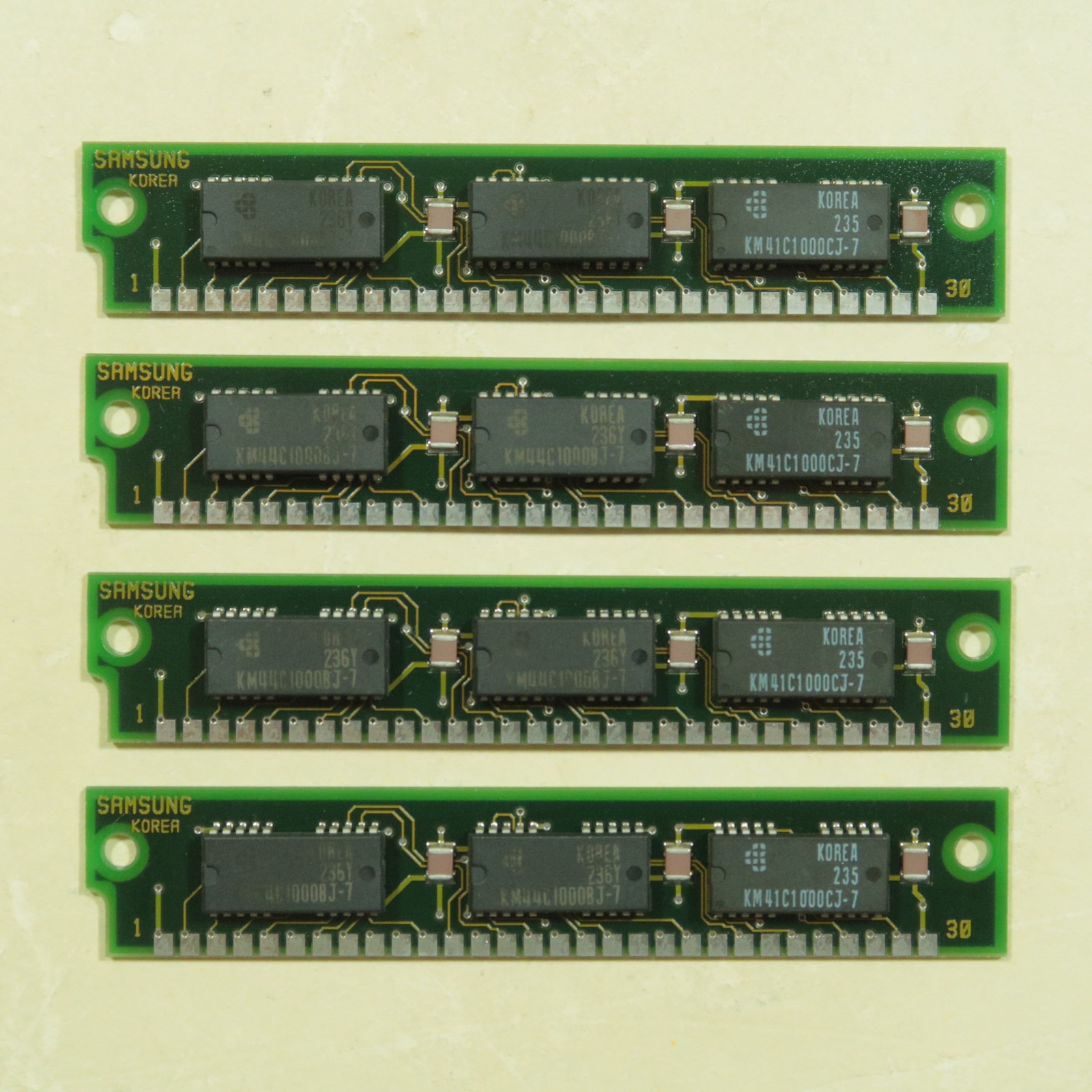 Samsung 4MB (1MBx4) DRAM 30pin Parity FPM SIMM Ram 70ns KMM591000BN-7
