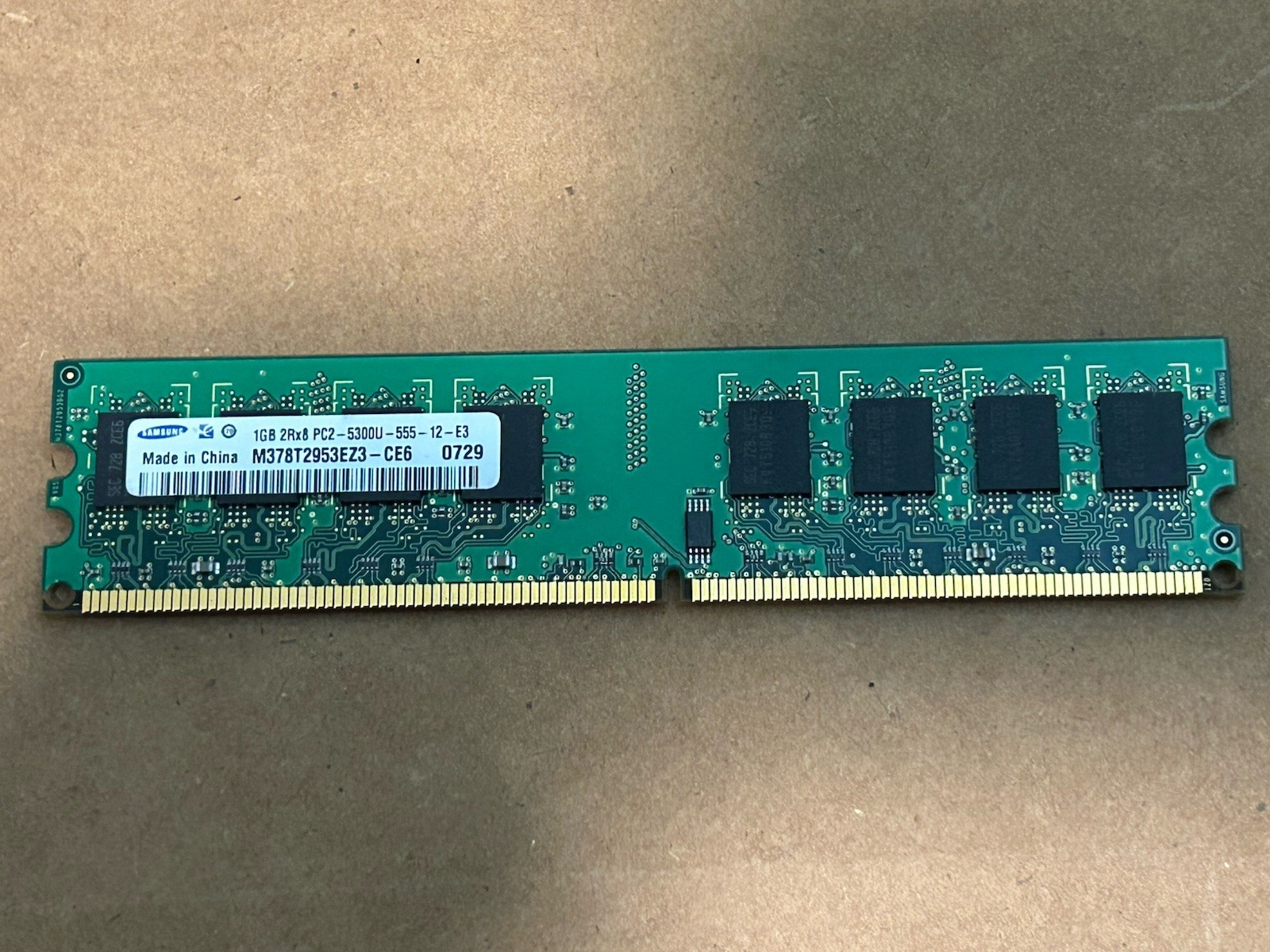 SAMSUNG 1GB 2Rx8 PC2-5300U-555-12-E3 M378T2953EZ3-CE6