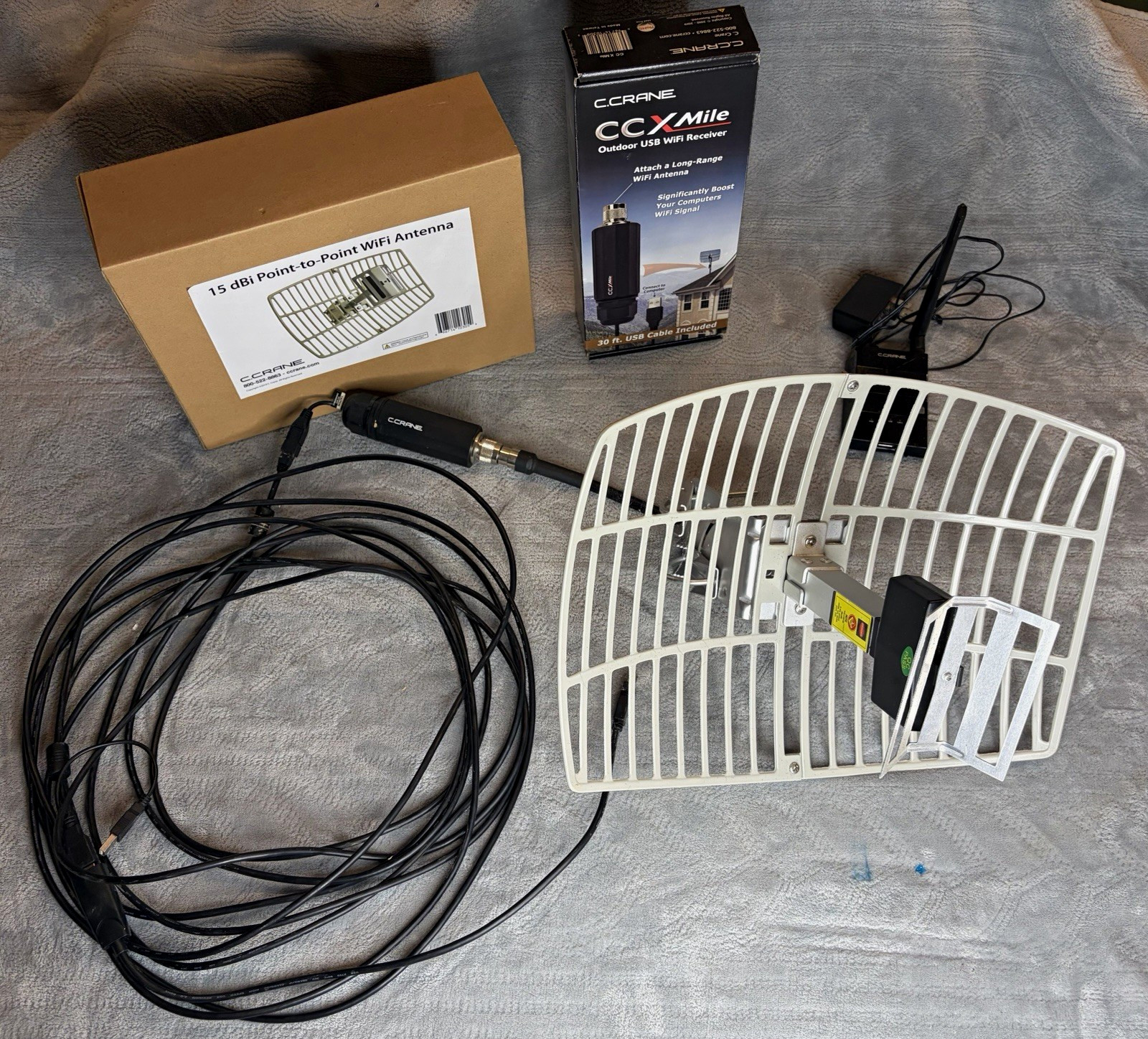 C. Crane CC Vector Extend Long Range WiFi Repeater System 15 dBi Parabolic Anten