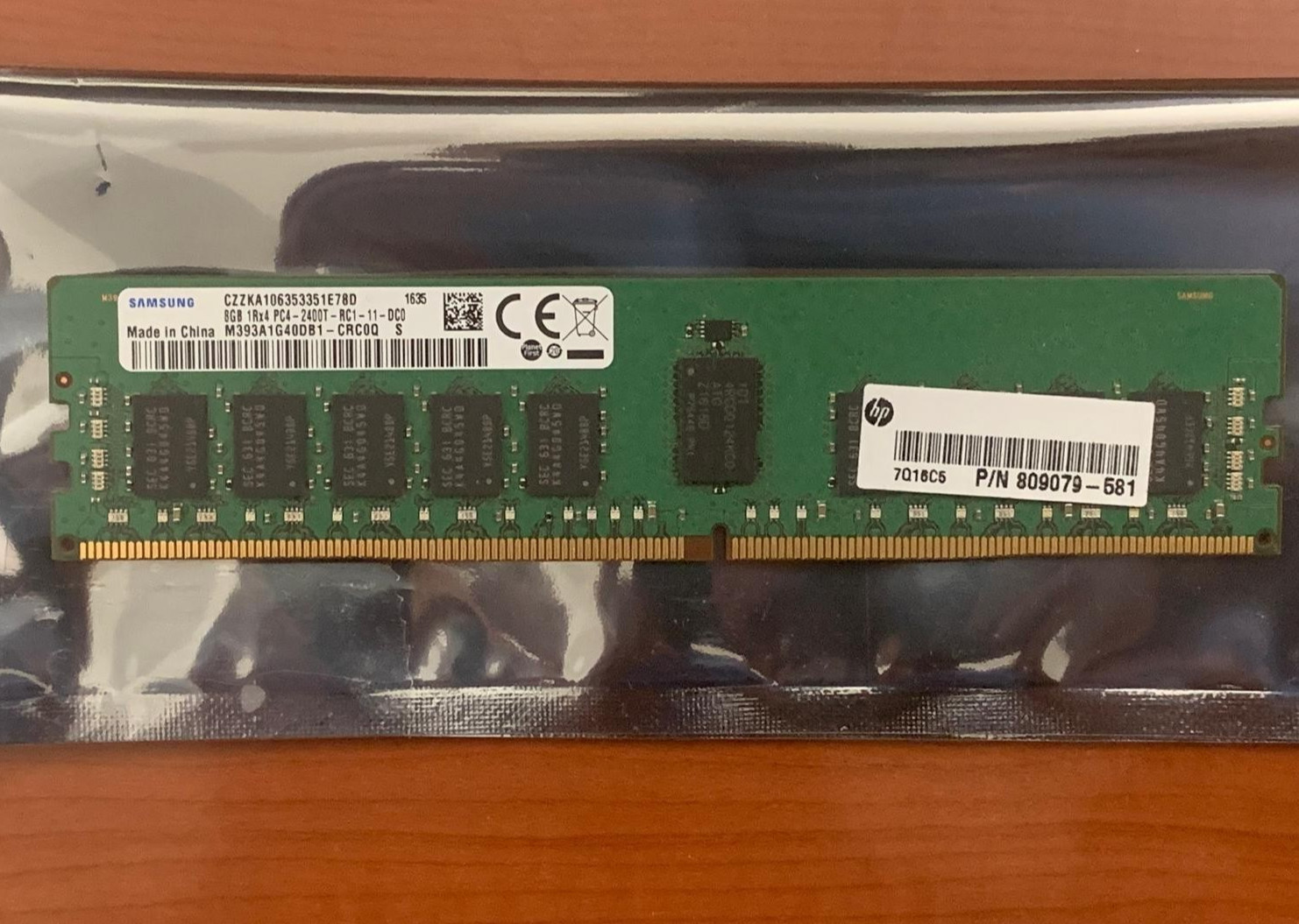 Workstation RAM Module Samsung M393A1G40DB1-CRC0Q-8GB DDR4 ECC 240-HP 809079-581