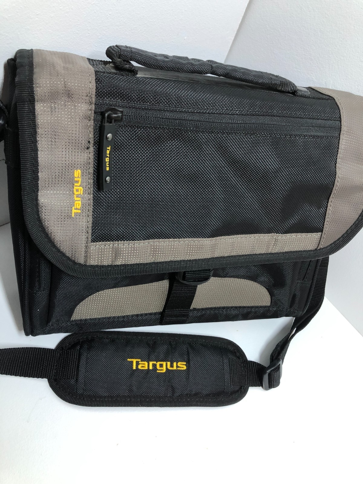 Targus AC0066 TSM148-50 Tablet Carrying Case Black Messenger Bag 11" x 2" x 8"