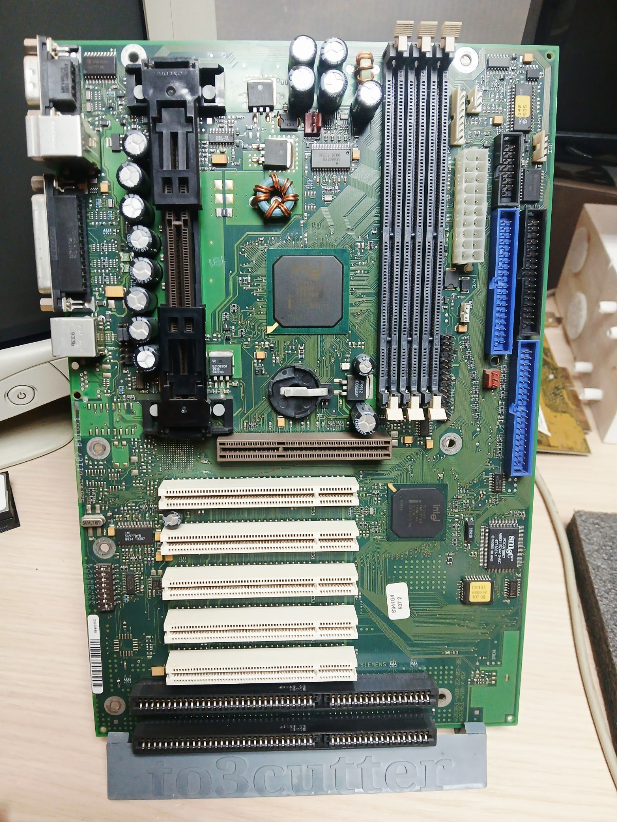 VINTAGE FUJITSU SIEMENS Intel 440BX slot 1 D1107  industrial motherboard 
