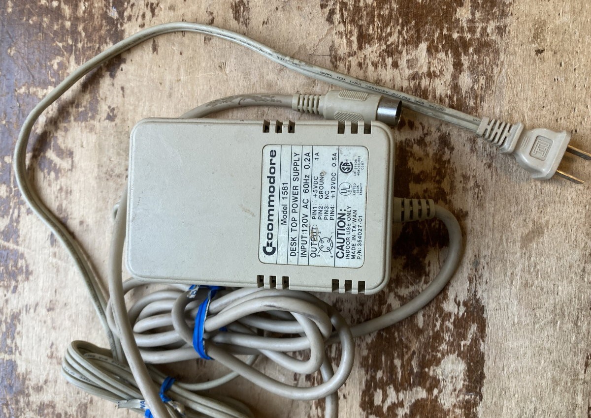 Original COMMODORE 1541  Model 1581 Floppy drive  POWER SUPPLY WORKS GREAT