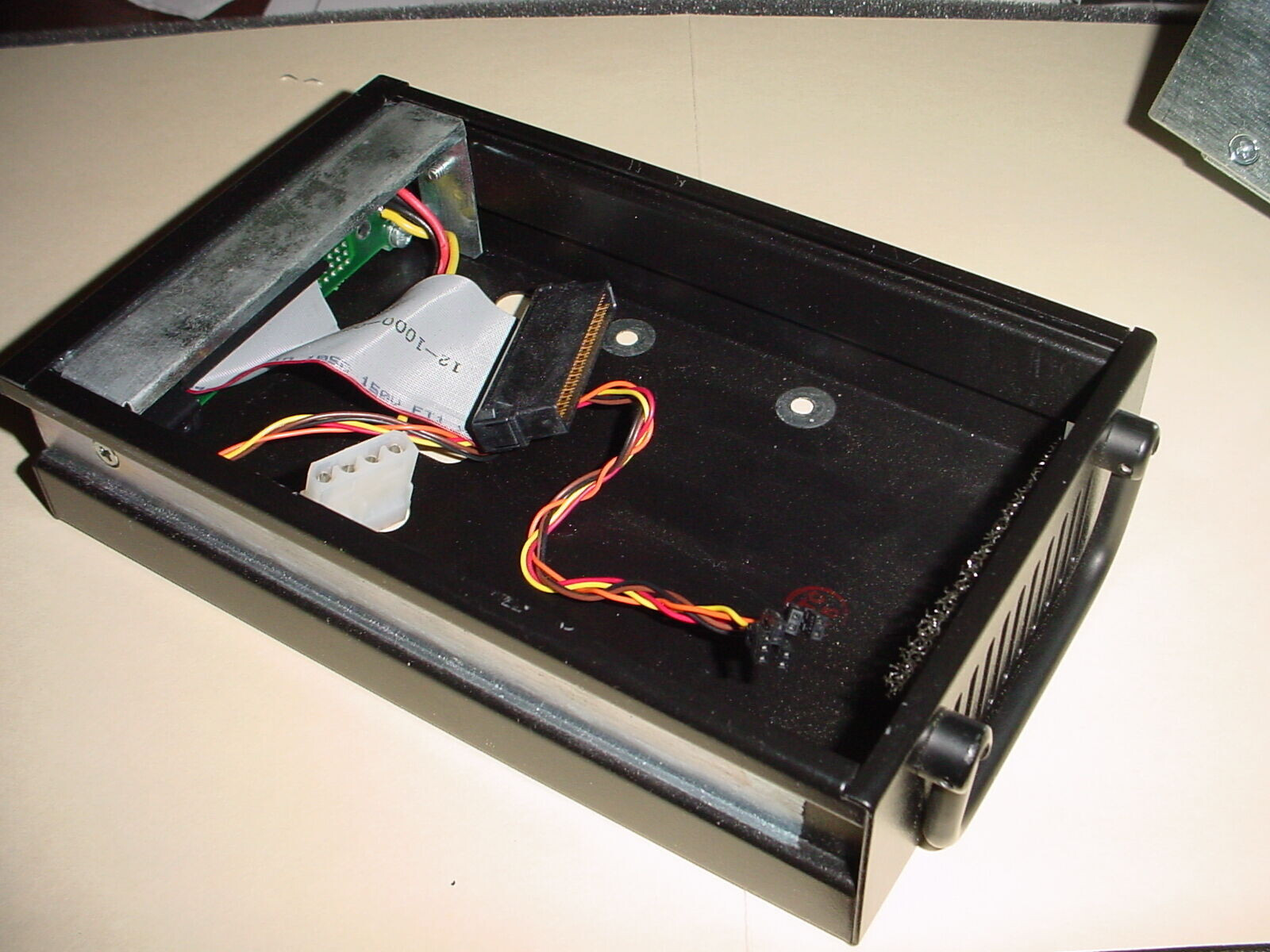 DE100i KINGSTON DATA EXPRESS REMOVABLE SCSI DRIVE Carrier / TRAY BLACK Wide SCSI
