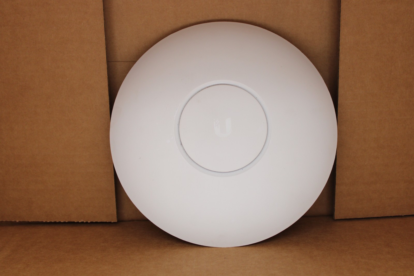 Ubiquiti UniFi UAP-AC-PRO Dual-Band 802.11AC 1300 Mbps Wireless Access Point