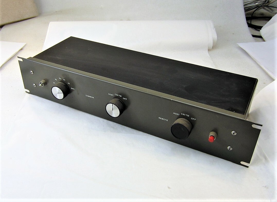 Rack Mount Switch Box SR-3020-Q Black Box?