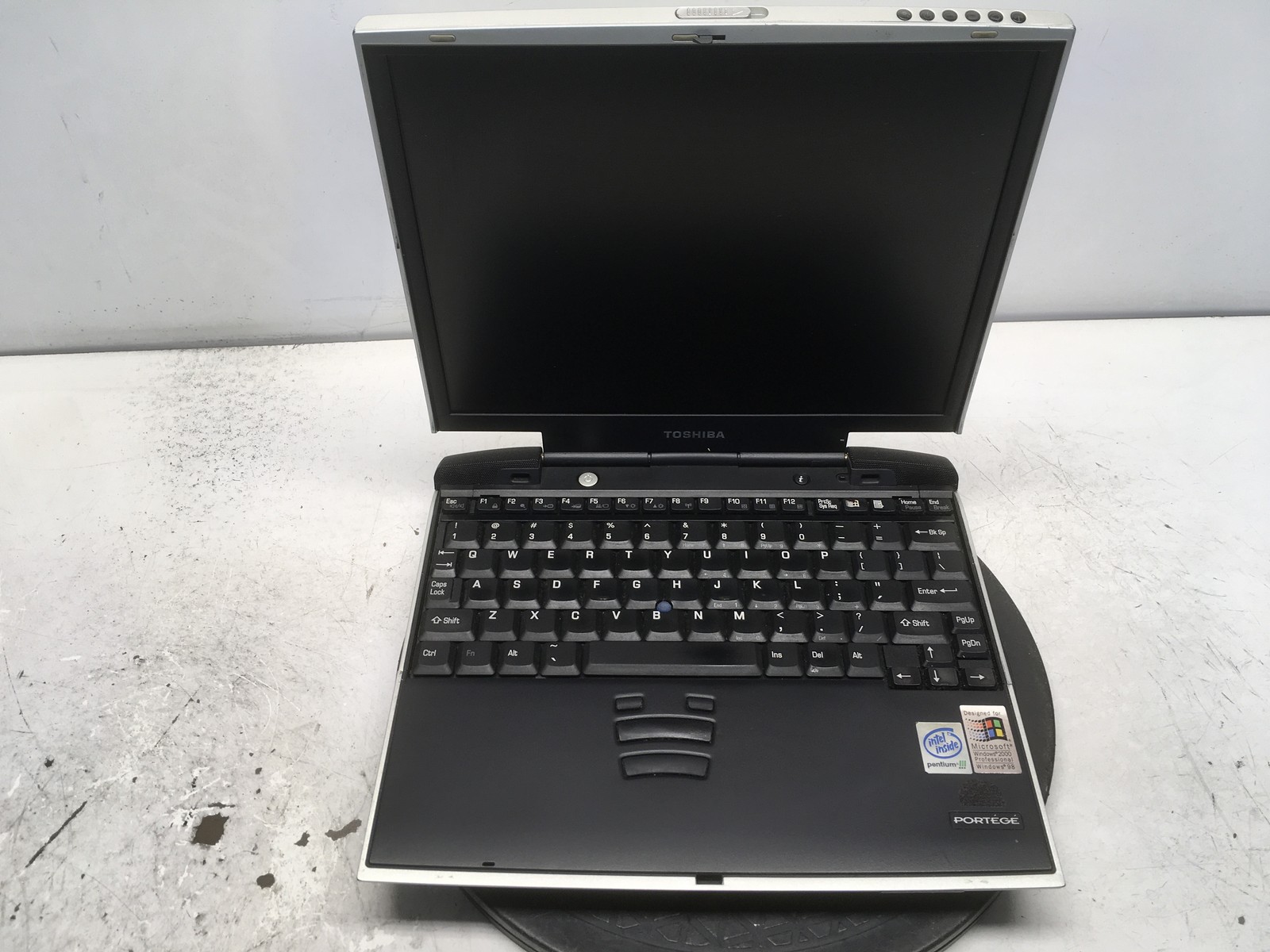 Toshiba Portege 4000 Intel Pentium III 750MHz 1 GB NO HDD No Batt