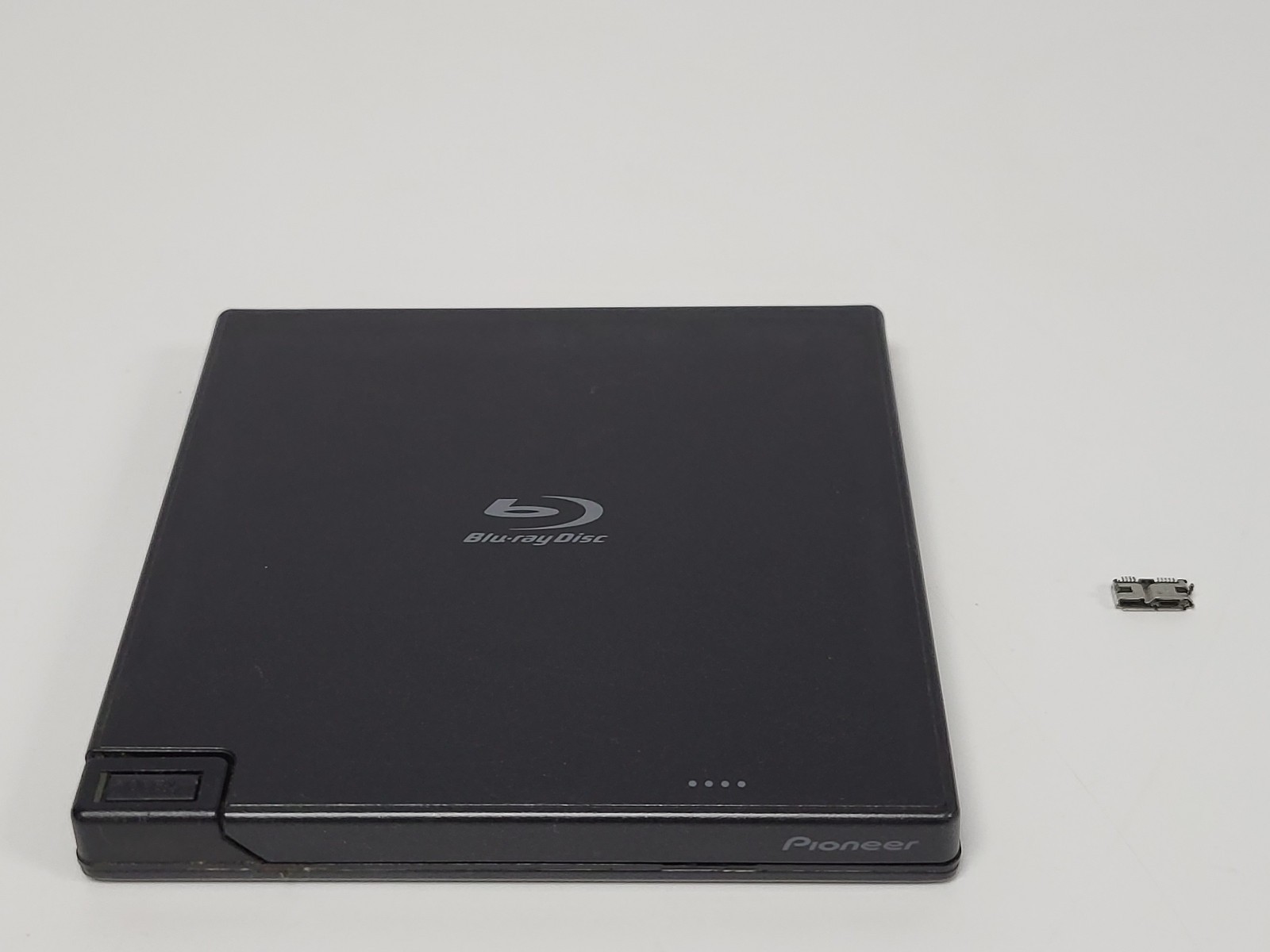 Pioneer BDR-XD05B Blu-Ray DVD Player Burner, Micro-USB 3 Parts (USB Port Broken)