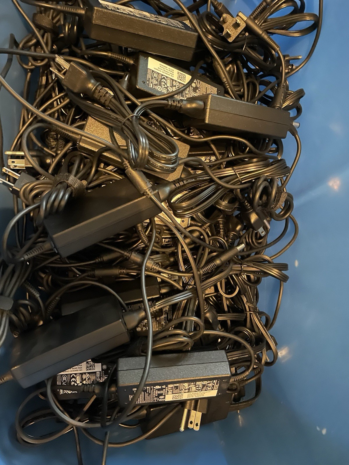 lot of 47 GENUINE DELL HA65NS5-00 65W, 19.5V, 3.34A Laptop Charger Big Pin