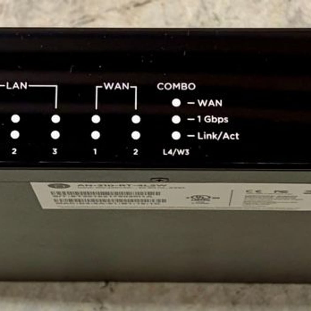 Araknis Networks AN-310-RT-4L2W 310 Series Gigabit VPN Router