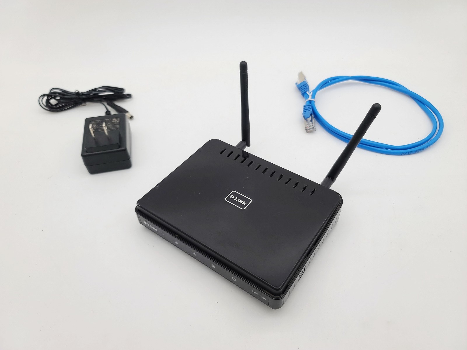 D-LINK DGS-2205 5-PORT DESKTOP GIGABIT ETHERNET NETWORK SWITCH W ADAPTER CABLE