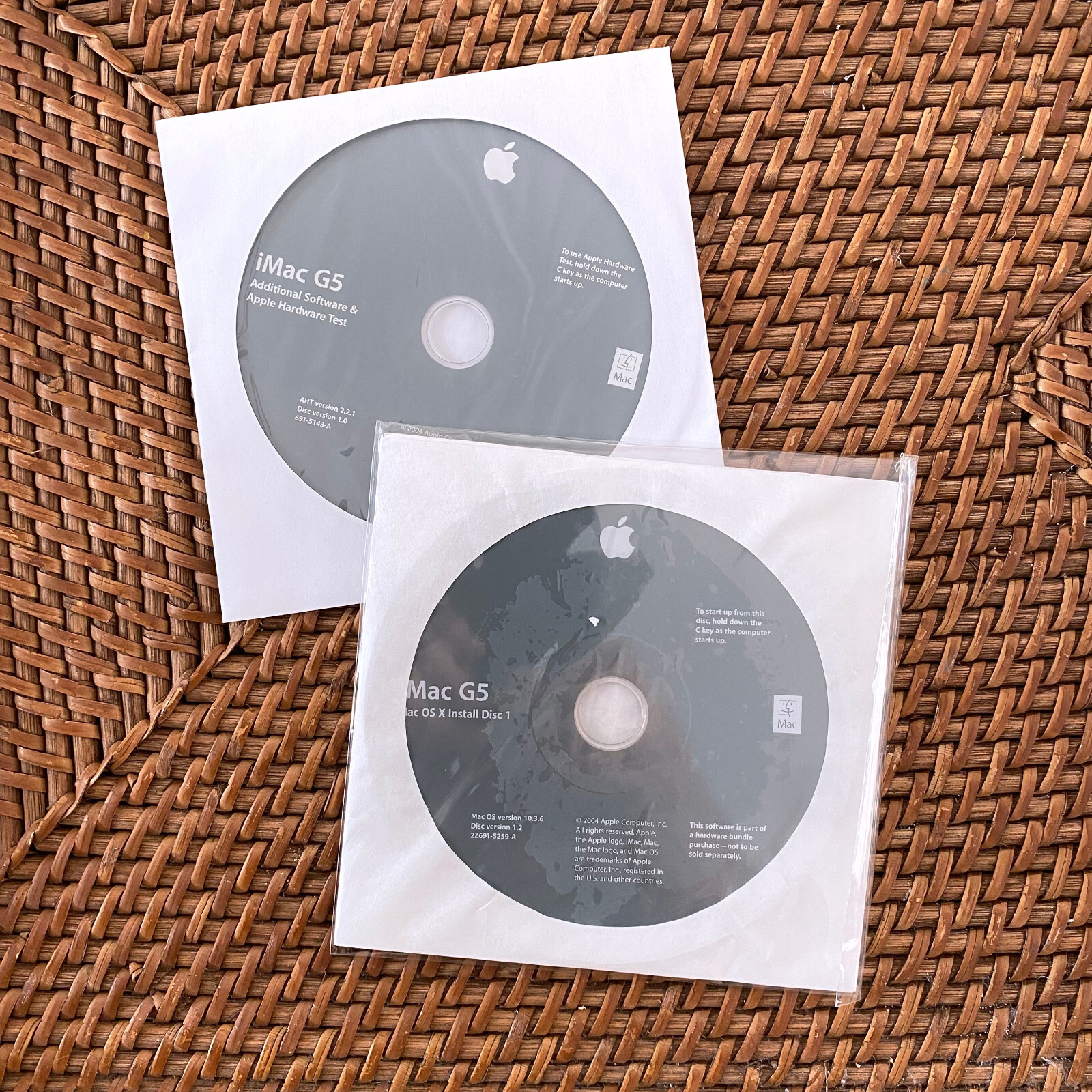 2004 Apple Computer iMac G5 Mac OS X Install Version 10.3.6 Discs 1 2 plus Test