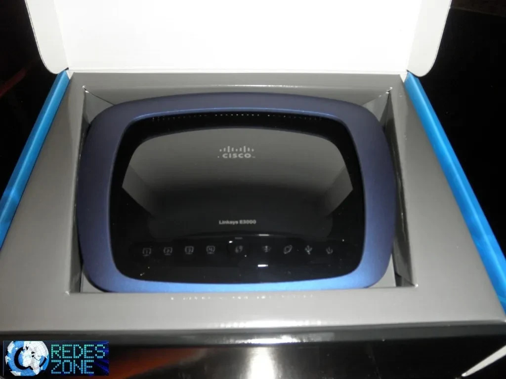 LINKSYS E3000 Dual-Band 2.4GHz/5GHz Wireless-N Gigabit Router