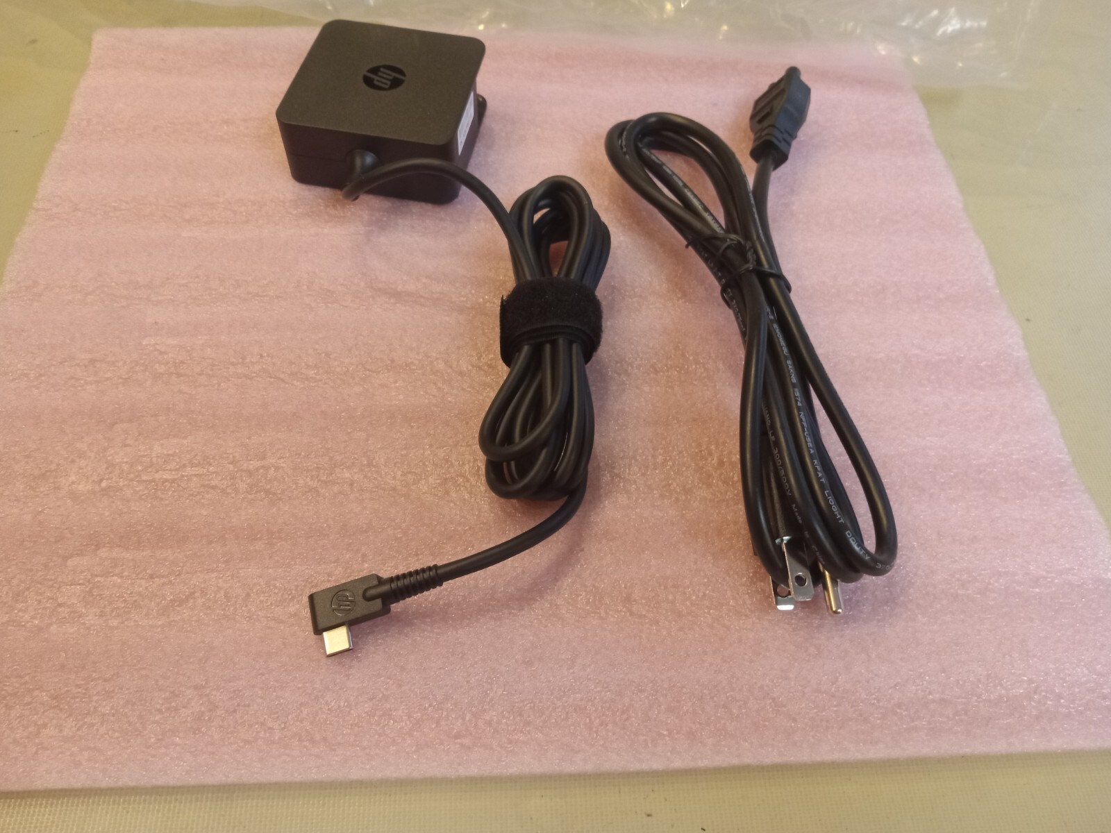 NEW GENUINE HP 45W 12V Laptop Power Adapter TPN-DA04 828622-003 