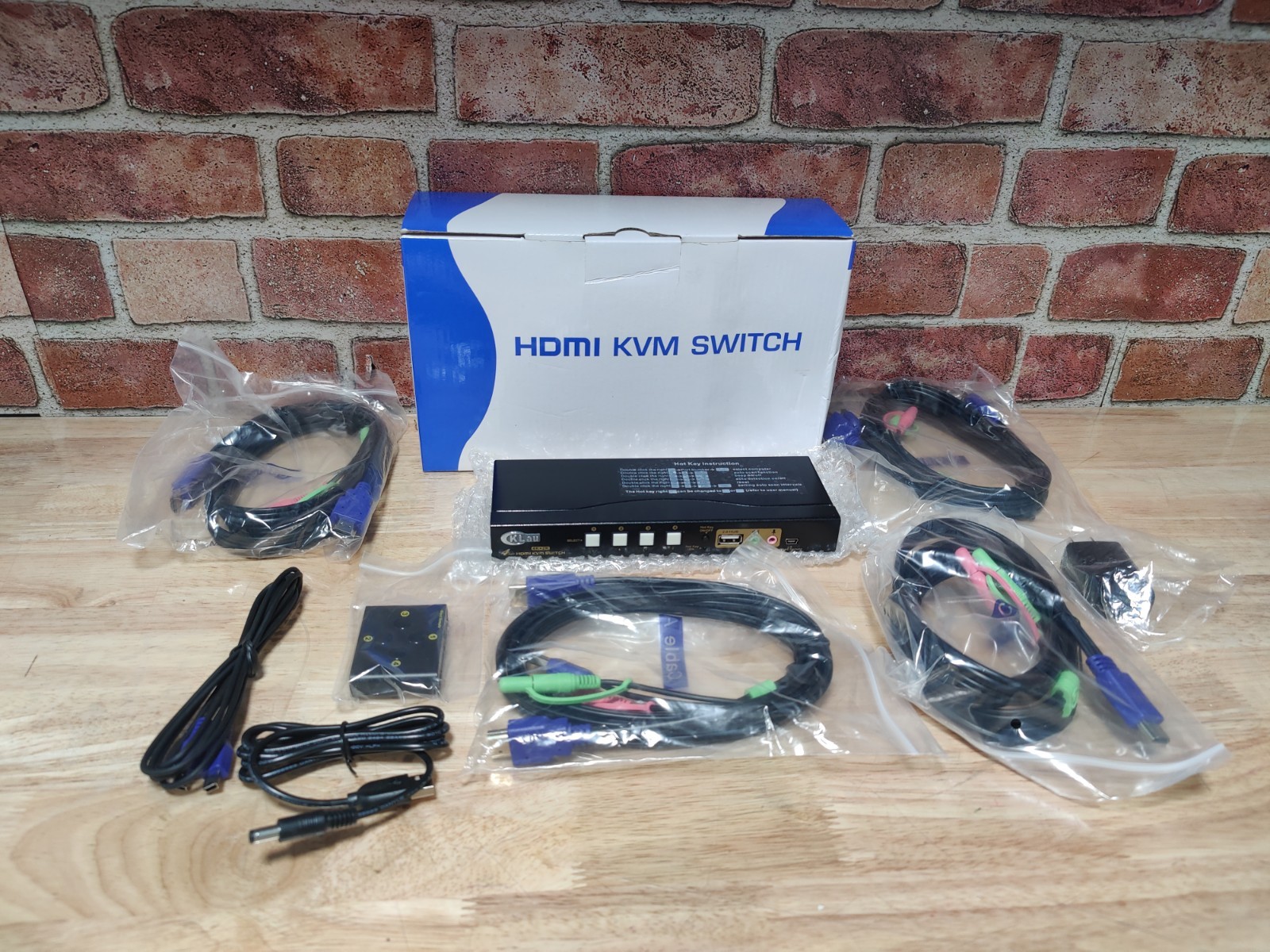 Klau 4K X 2K 4 Port HDMI KVM Switch 