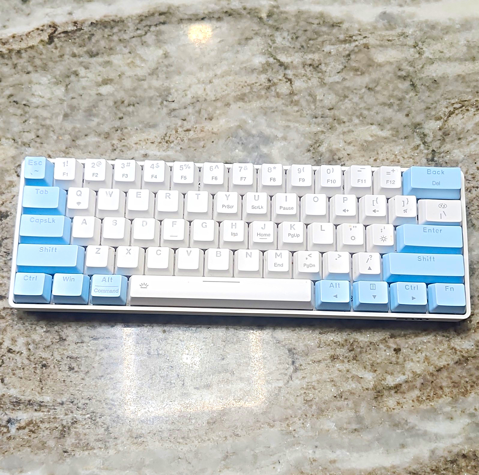 EPOMAKER 61KEY 60% 61-Key Mechanical Keyboard White/Blue Wired Bluetooth