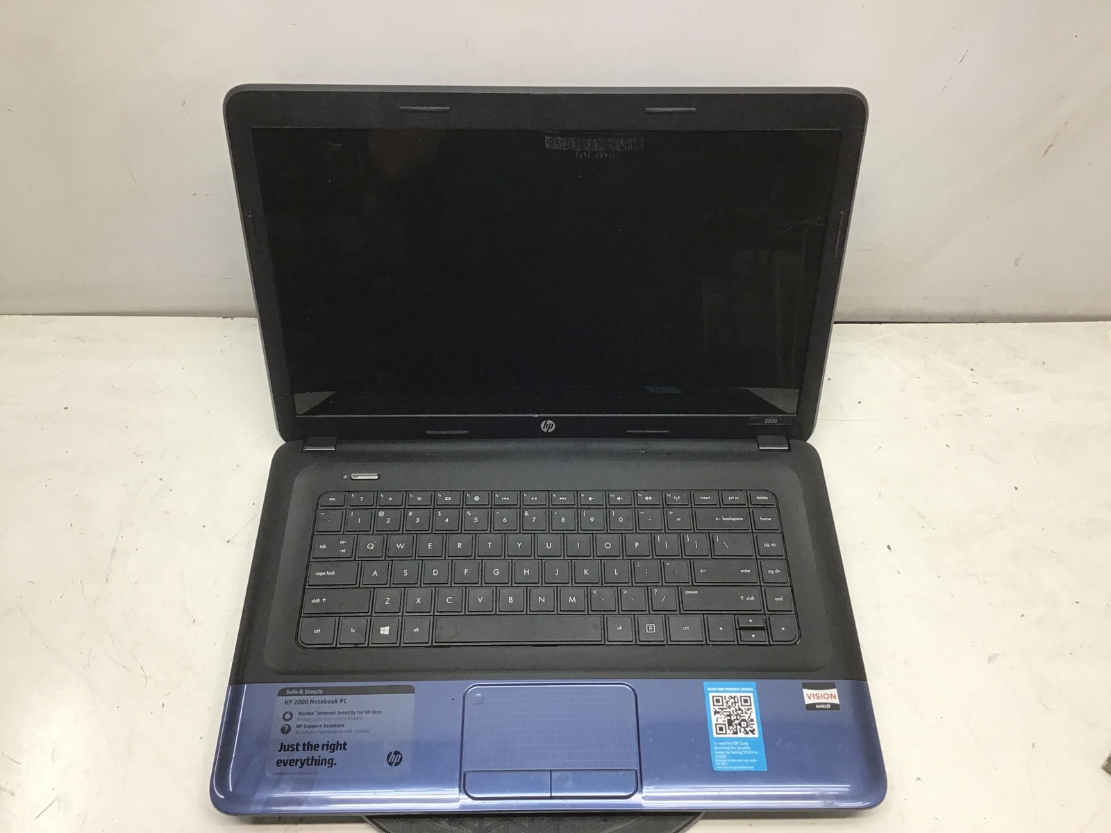 HP 2000-2b19wm AMD Vision 4GB NO HDD No Batt - For Parts/Repair