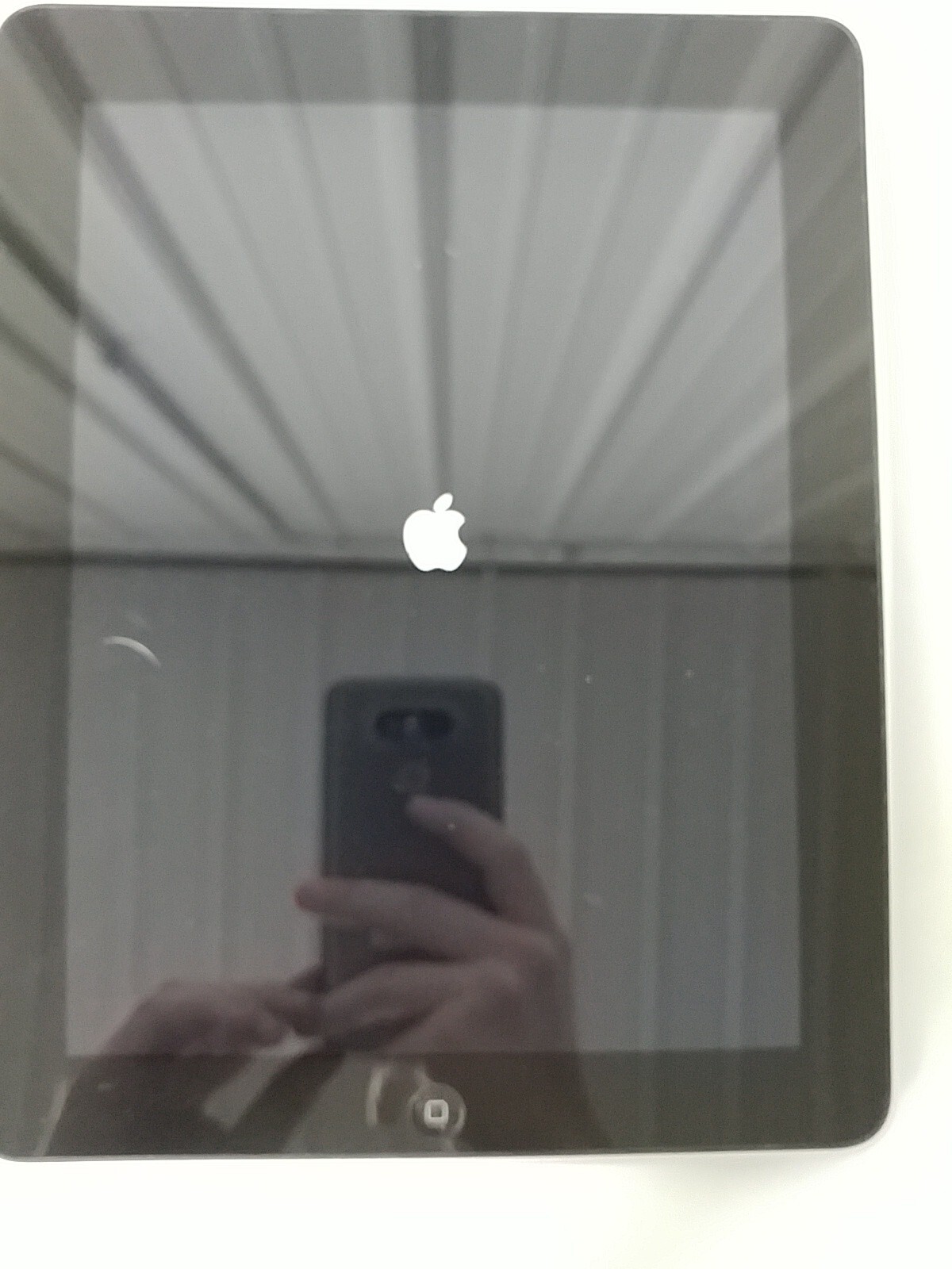 Apple iPad 1st Generation 16GB, Wifi, 9.7in Model A1219 Silver