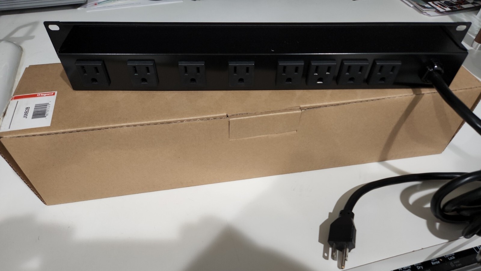 Wiremold Legrand Rackmount, 125V, 15A, 20"L, 8 Outlets 15ft Cord J08B2B ( NIB )