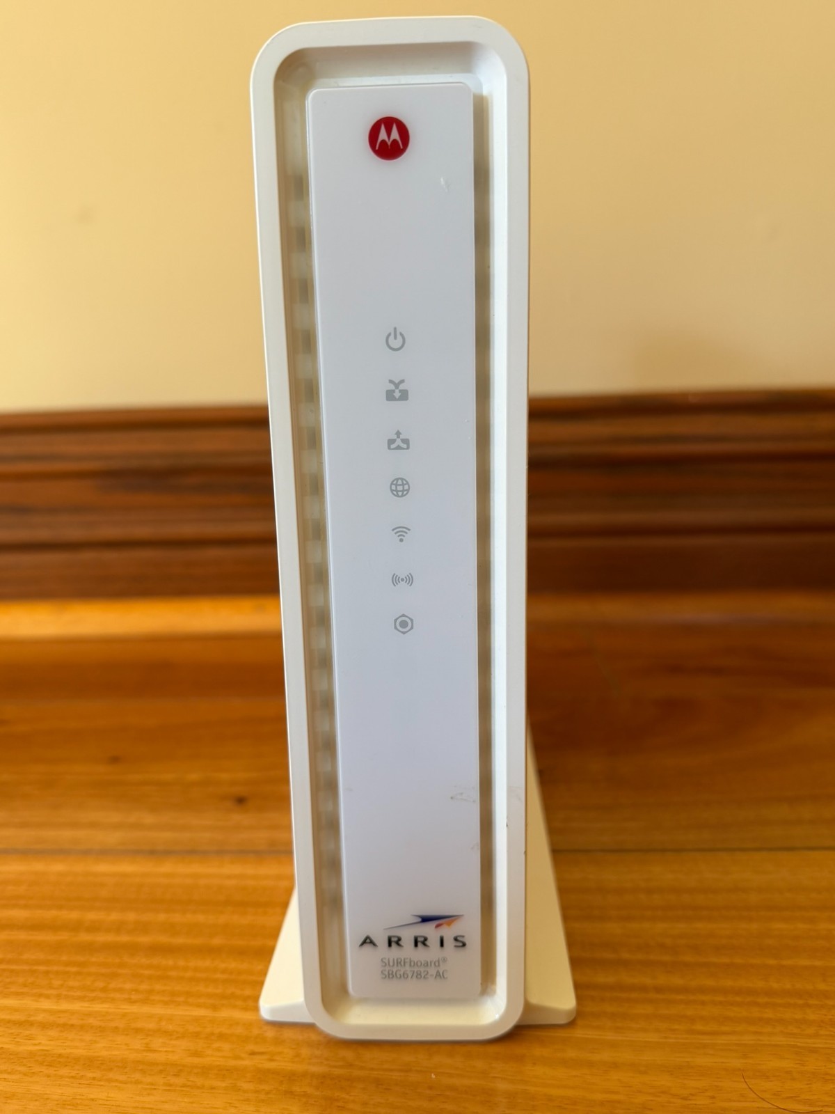 Motorola ARRIS SBG6782-ACH 1750M SURFboard DOCSIS 3.0 Modem & Wi-Fi Router